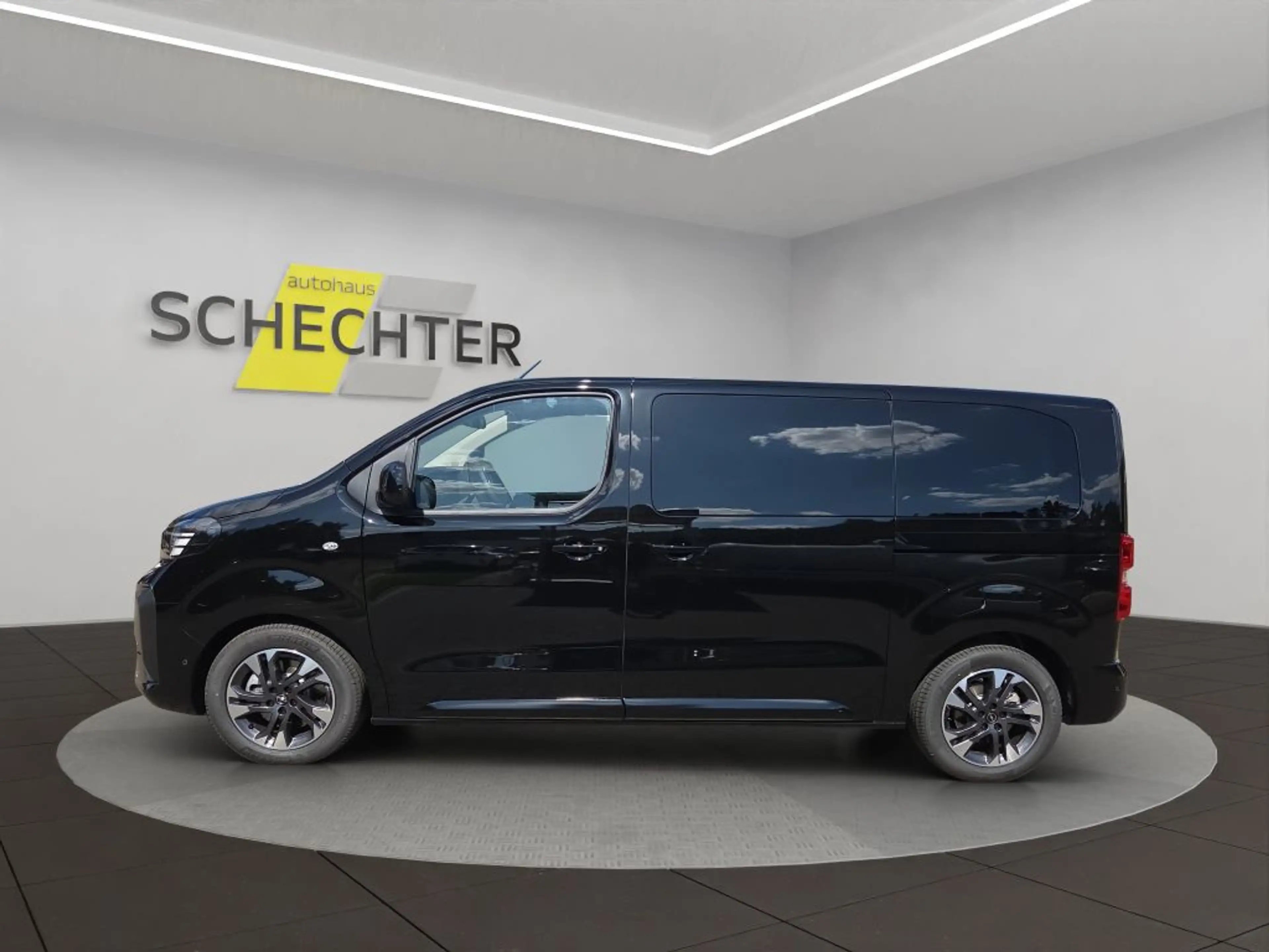 Opel Zafira 2.2 D Aut. 132 kW GS — photo 2