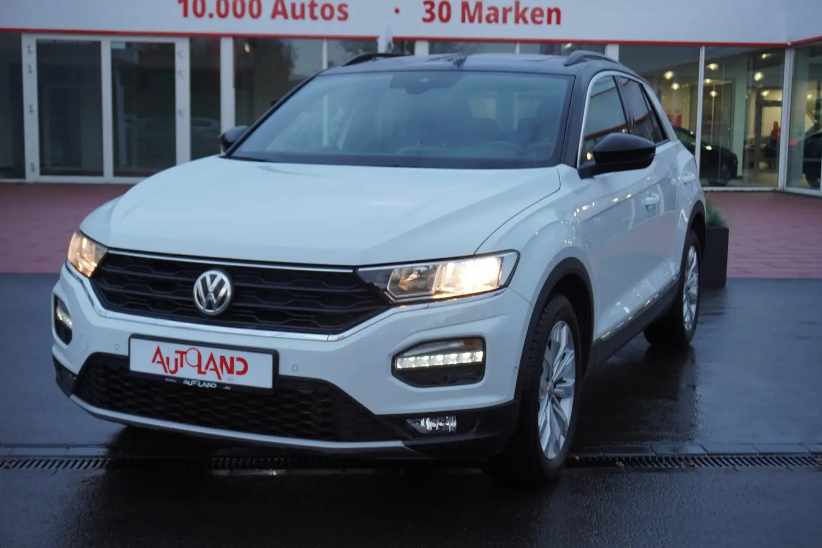 Volkswagen T-Roc 1.5 TSI Sport Panorama ACC Navi Kamera Wit - 1