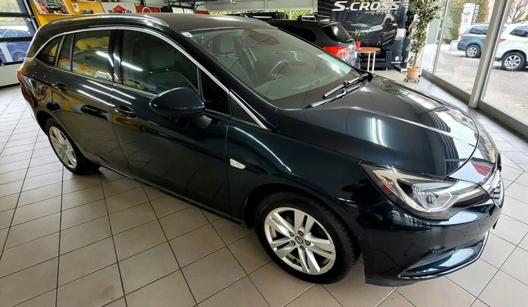 Opel Astra Sports Tourer plus 1,6CDTI DPF Start/Stop Grün - 2