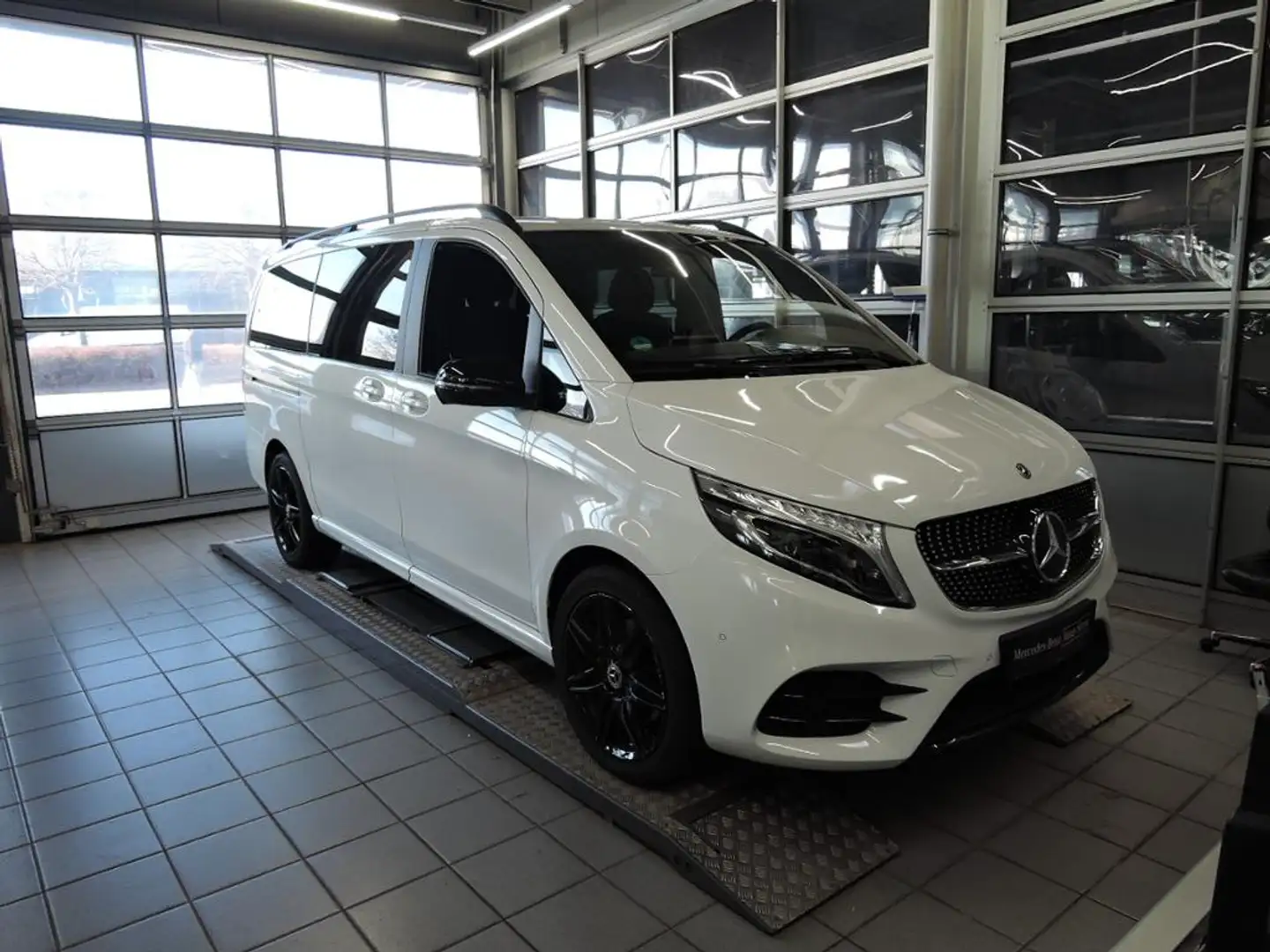 Mercedes-Benz V 300 d Edition AMG 4Matic Distronic/AHK 2,5t Blanc - 1