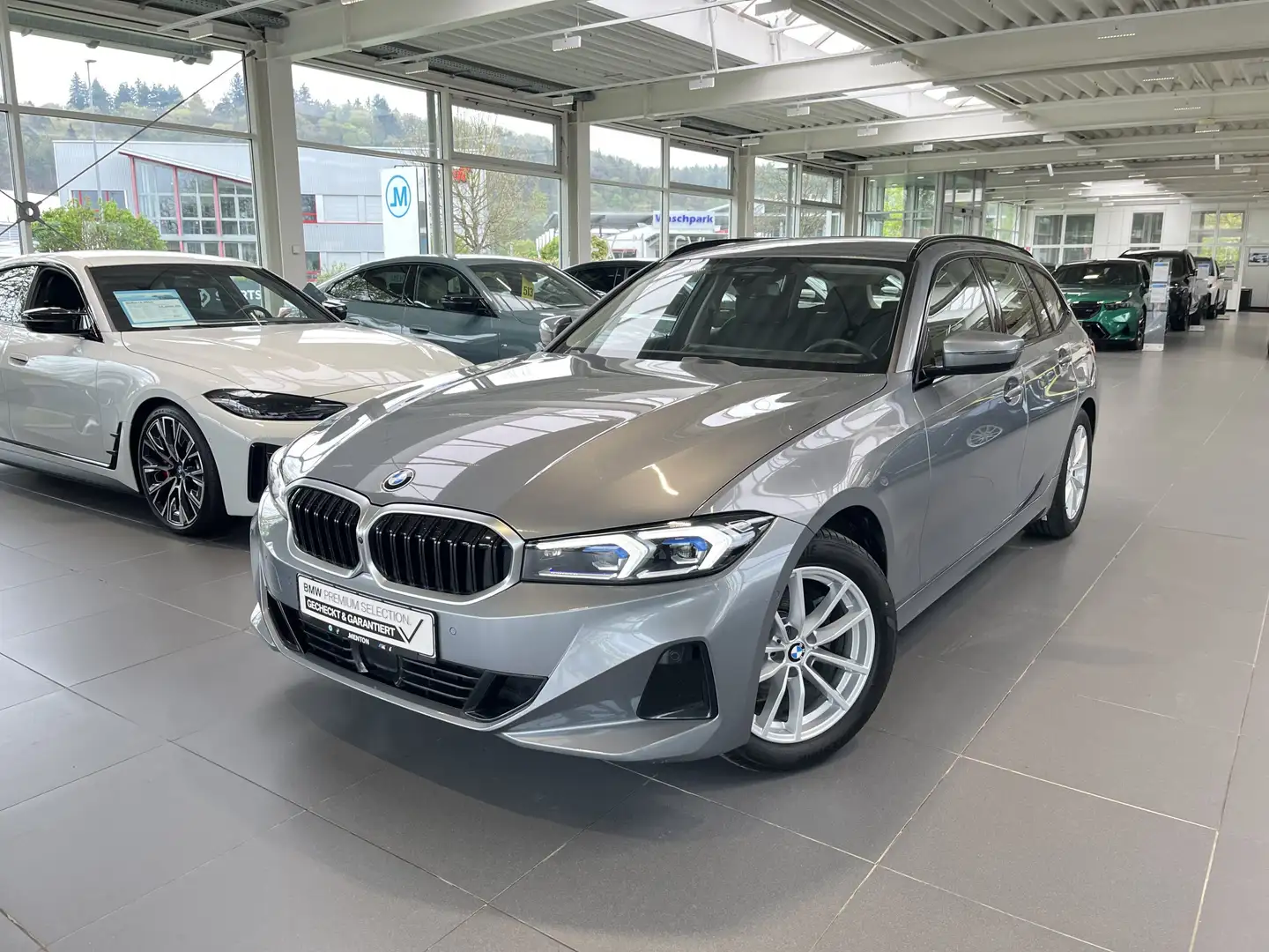BMW 318 i Touring AHK/Head-Up/DrivingAss. Prof./ DAB/LED/R Silber - 2