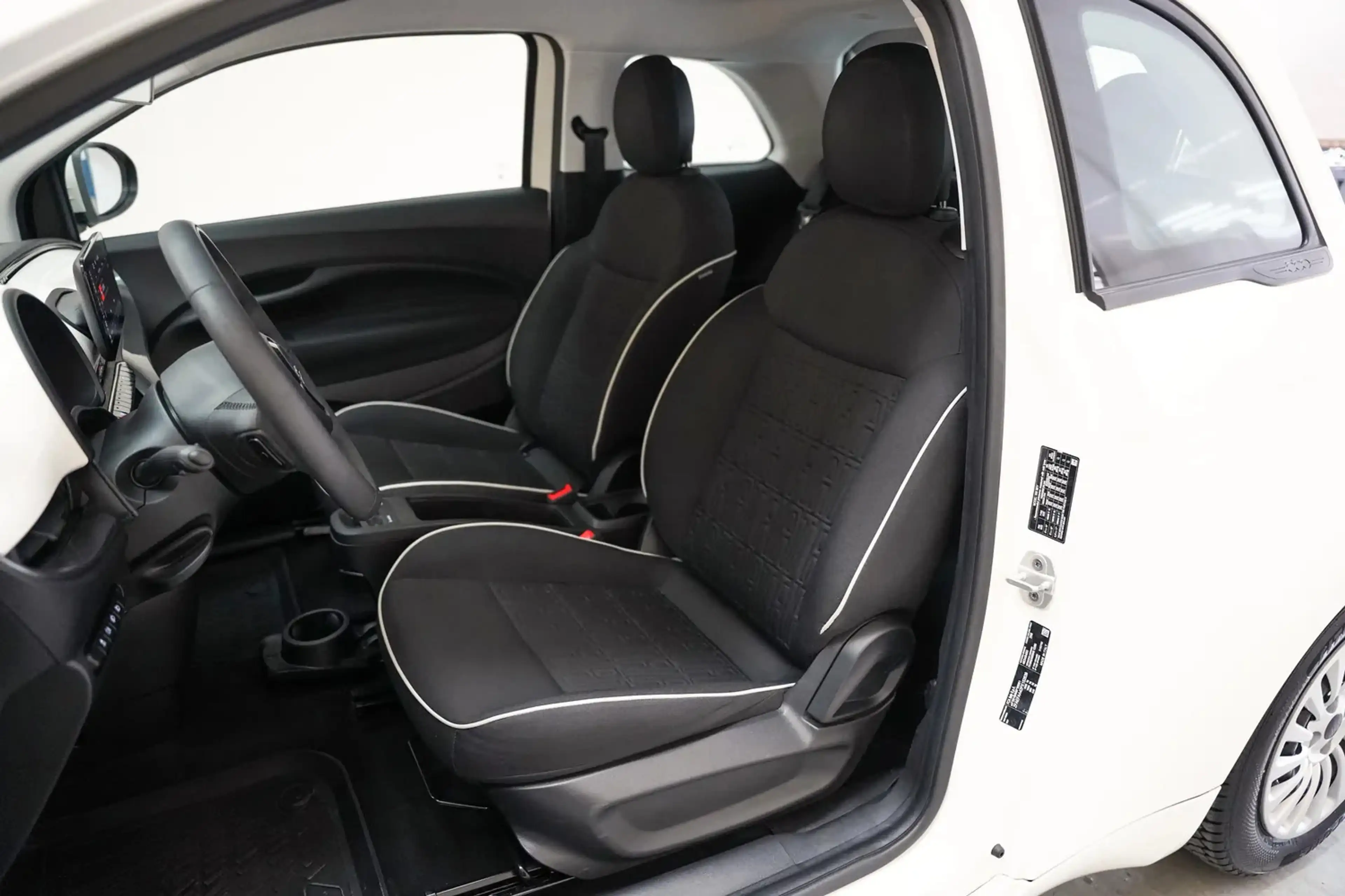 Fiat 500e Passion 42 kWh 3-Fase [ Navi Apple/Android Clima C — photo 10