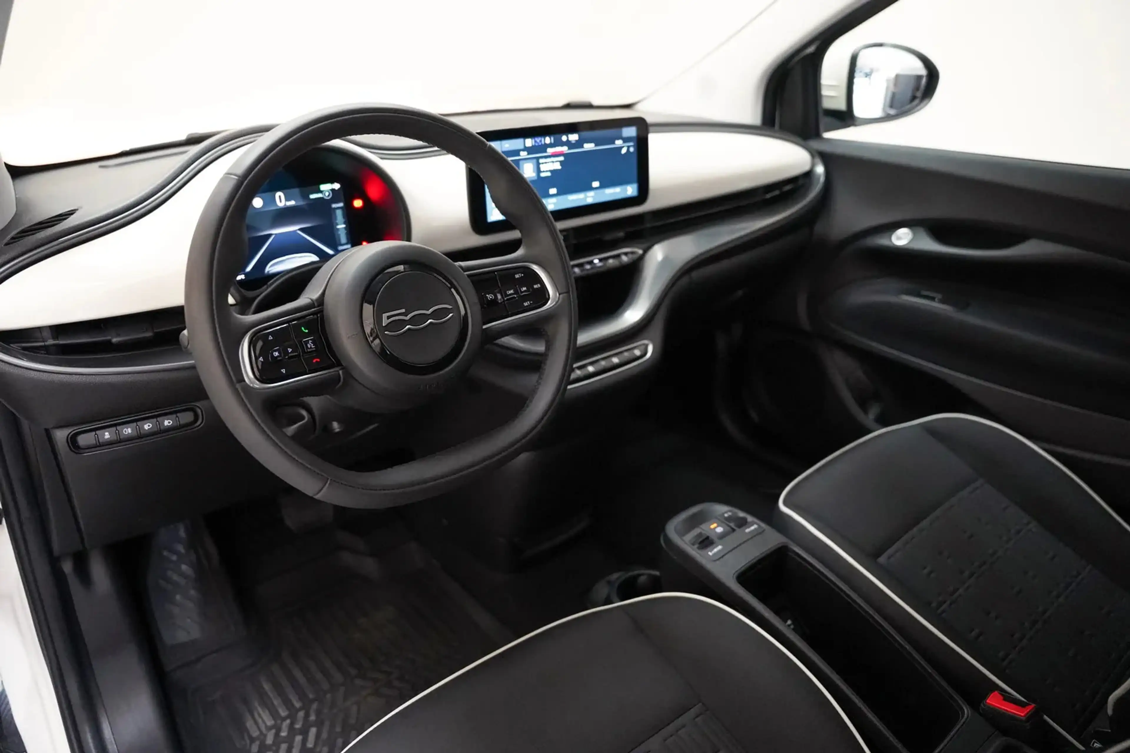 Fiat 500e Passion 42 kWh 3-Fase [ Navi Apple/Android Clima C — photo 15
