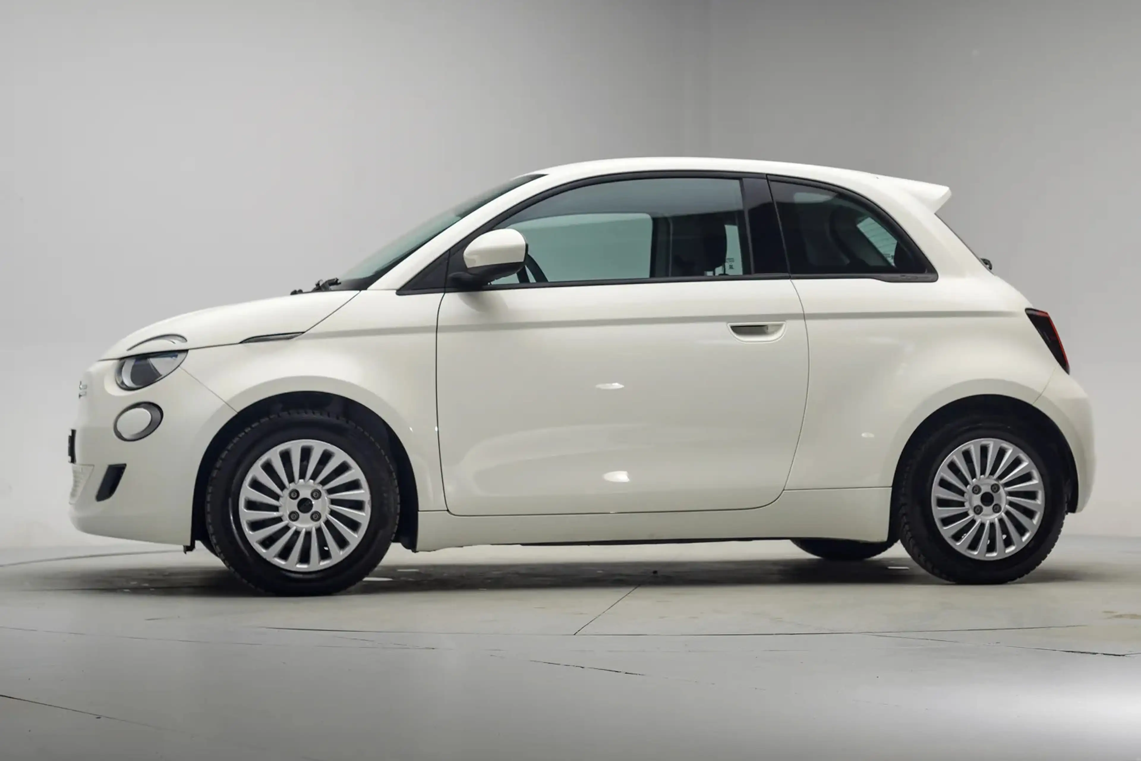 Fiat 500e Passion 42 kWh 3-Fase [ Navi Apple/Android Clima C — photo 2