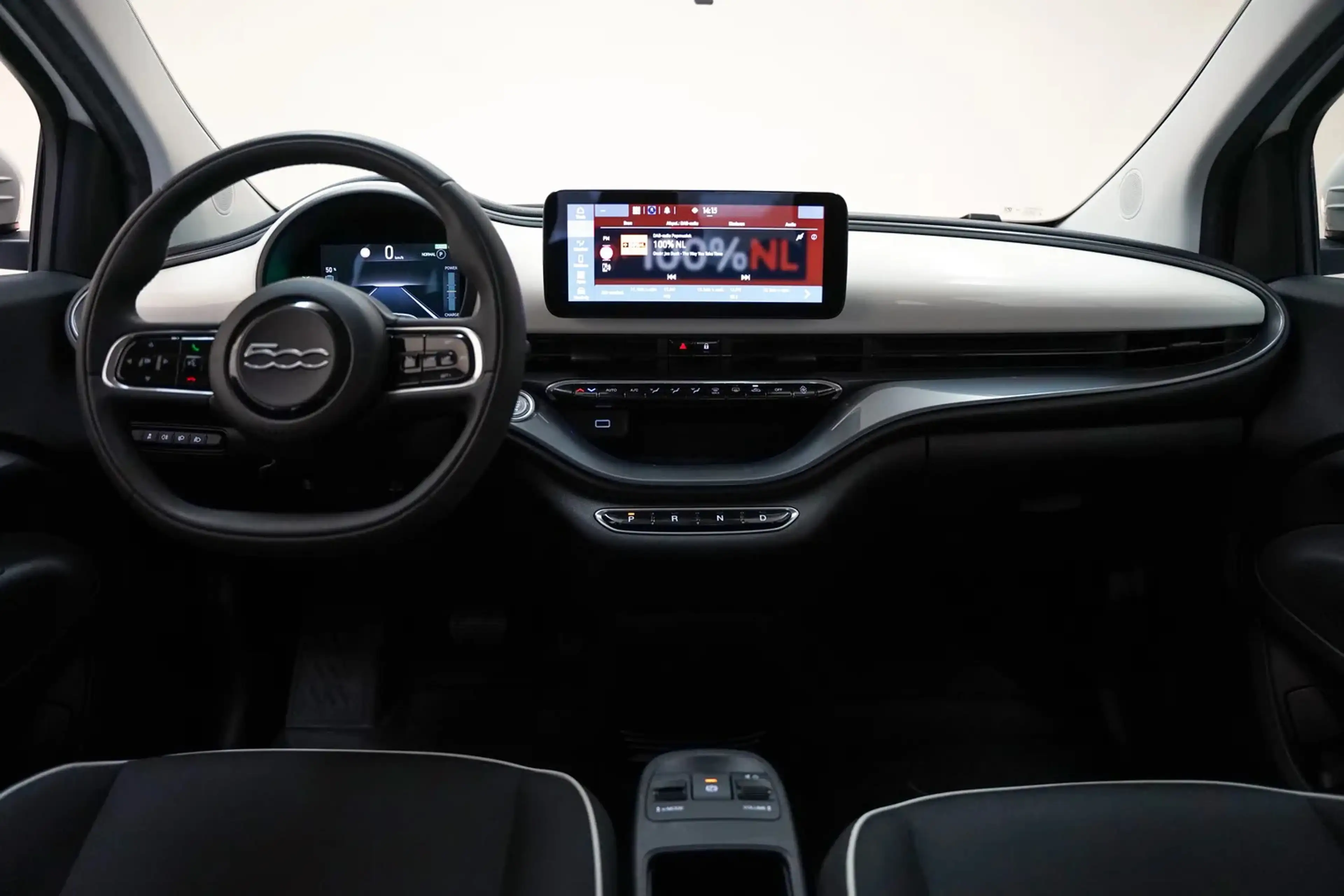 Fiat 500e Passion 42 kWh 3-Fase [ Navi Apple/Android Clima C — photo 4