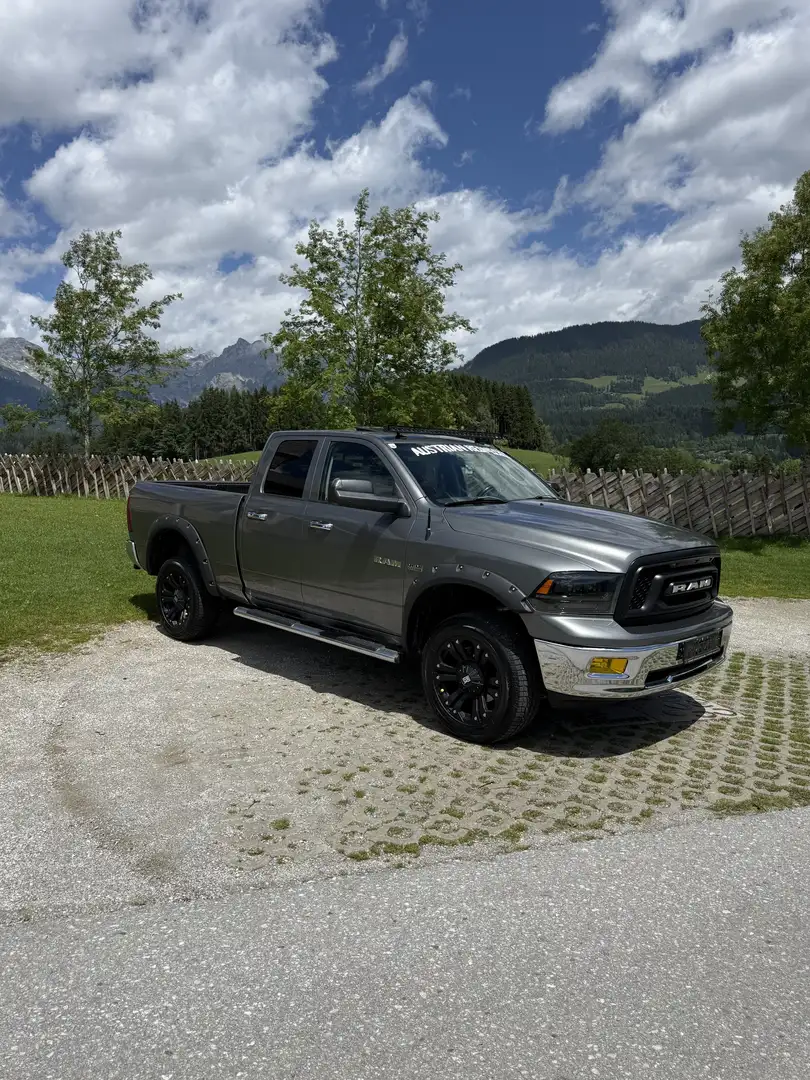 Dodge RAM Quad Cab Laramie Grau - 2