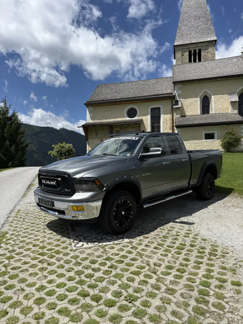 Dodge RAM Quad Cab Laramie Grau - 1