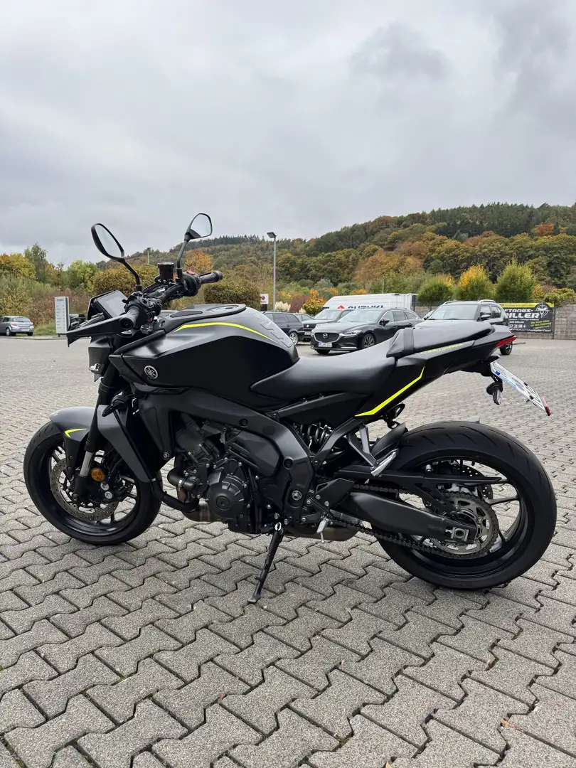 Yamaha MT-09 YAMT mit Kennzeichenträgerumbau und Dekorsatz Negro - 1
