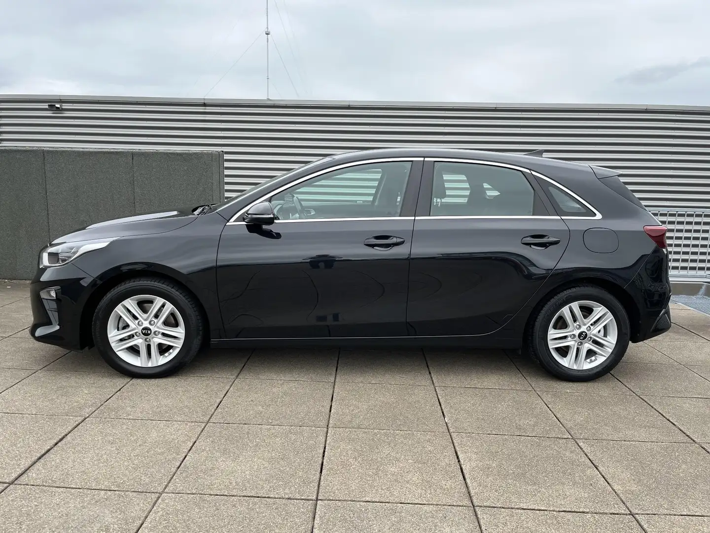 Kia Ceed / cee'd 1.0 T-GDi DynamicLine 6-BAK LMV / NAVIGATIE / ACHT Zwart - 2