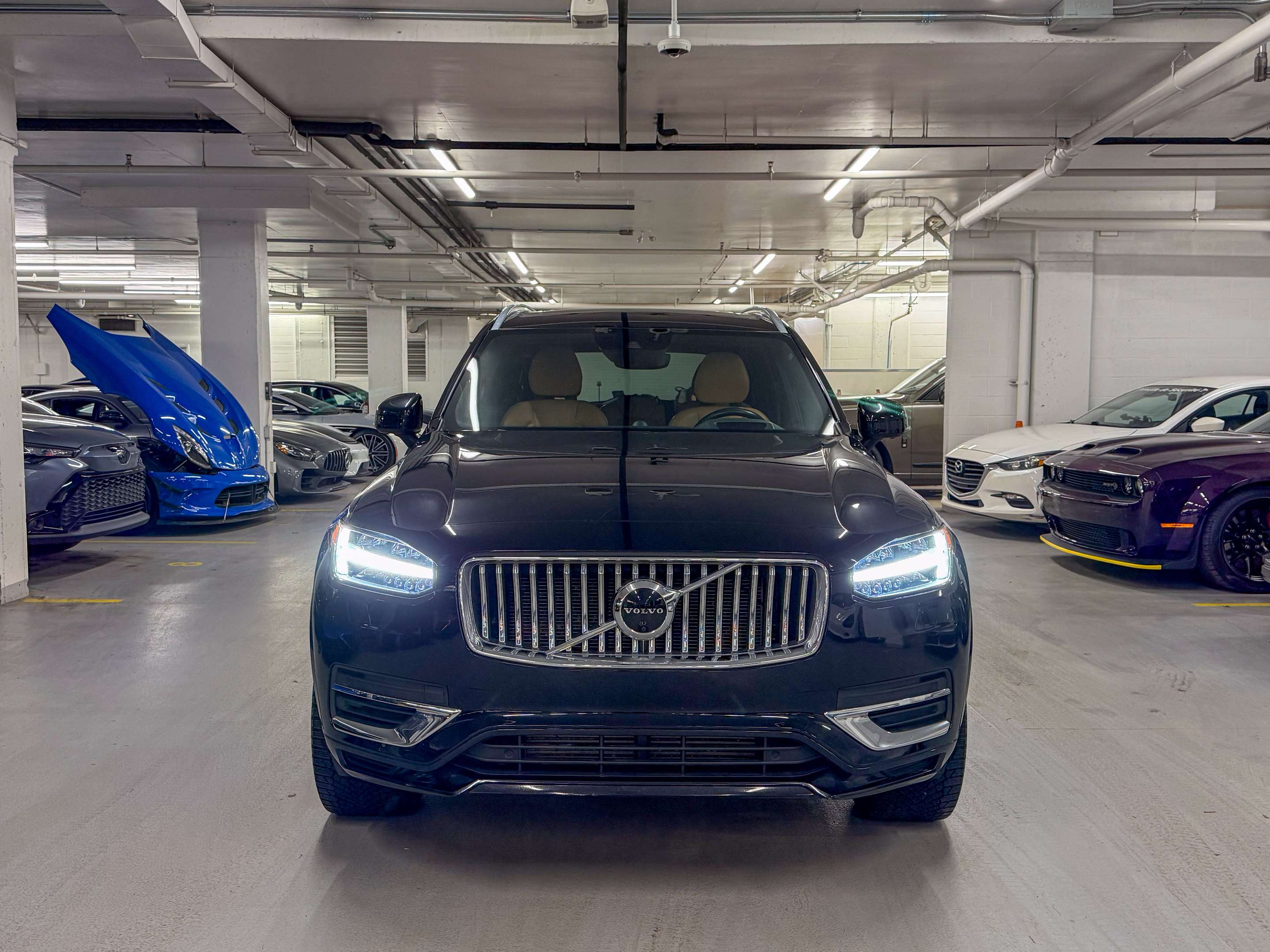 2021 Volvo XC90 Recharge T8 eAWD - 7 Passengers alt 2
