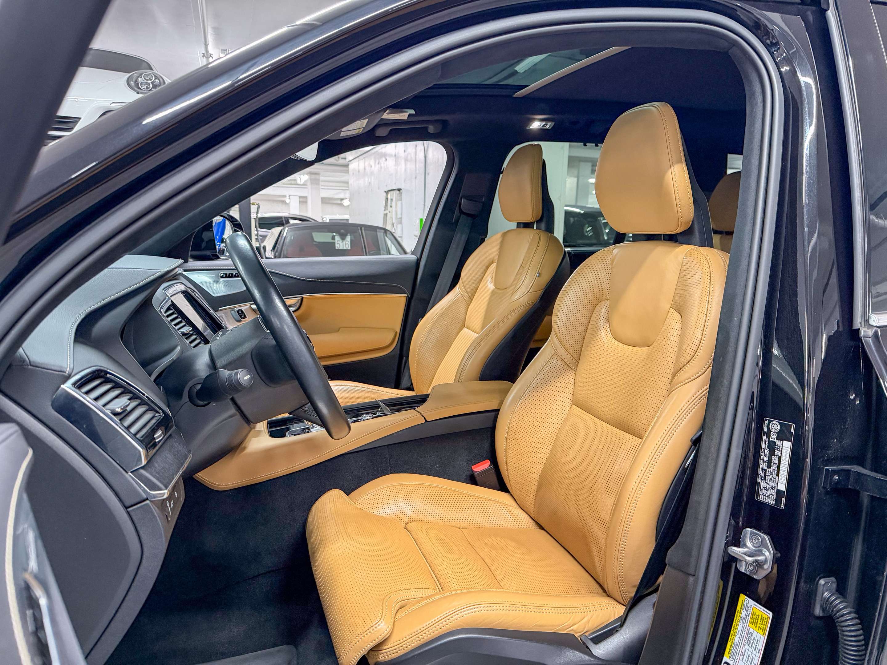 2021 Volvo XC90 Recharge T8 eAWD - 7 Passengers thumb 6