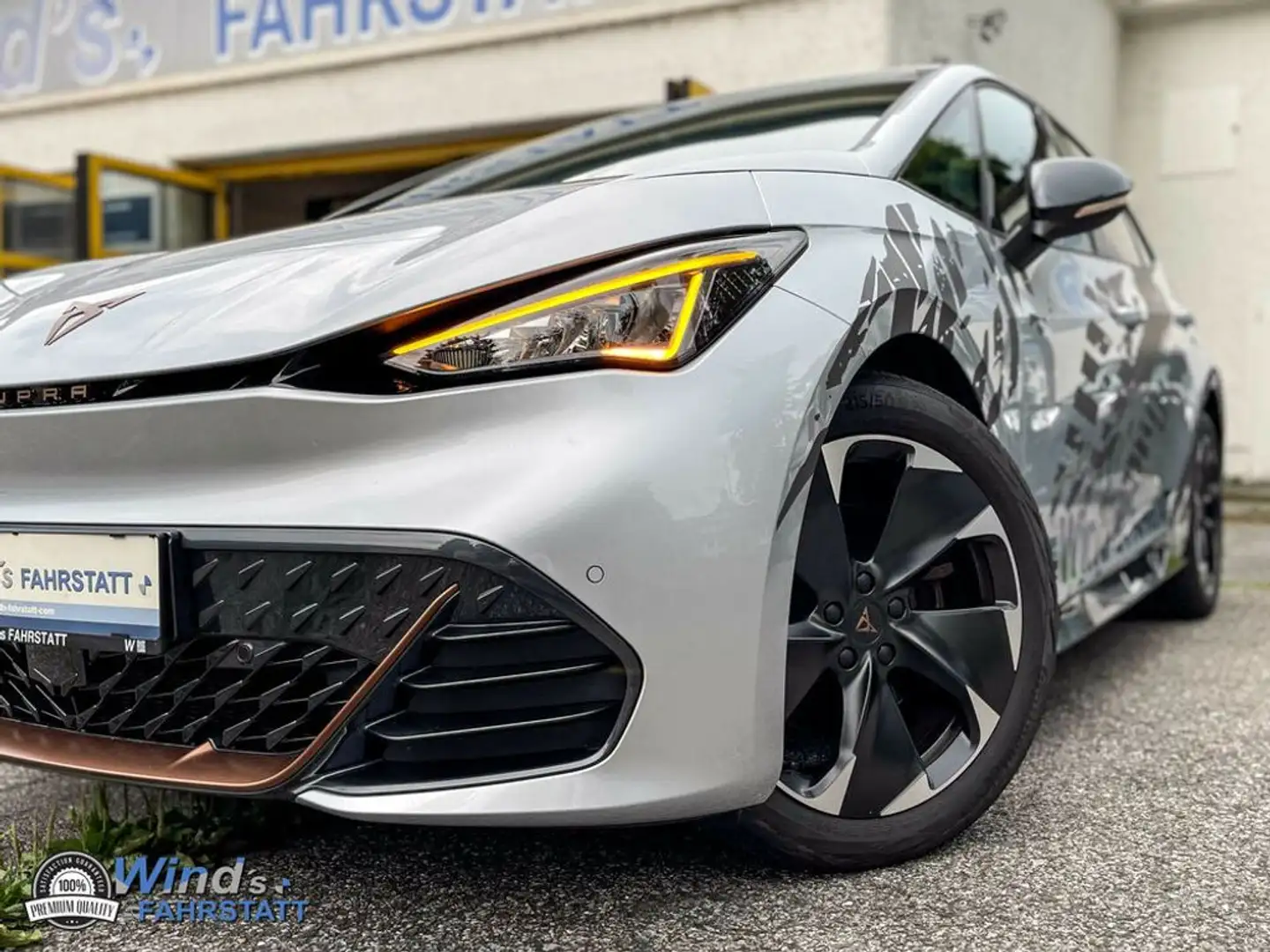 CUPRA Born 150 KW Ezüst - 2