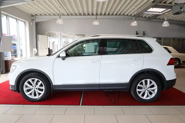 Volkswagen Tiguan view 2