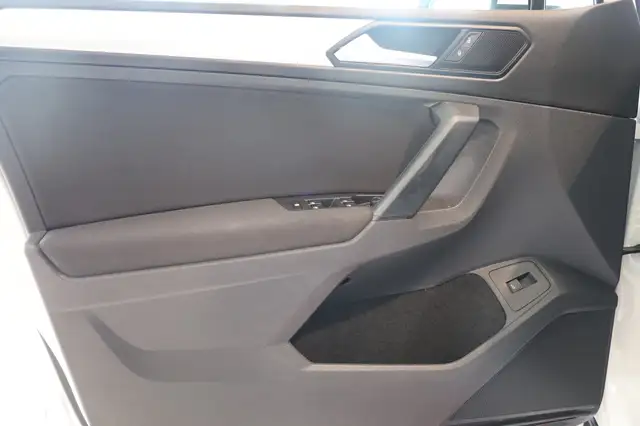 Volkswagen Tiguan view 12
