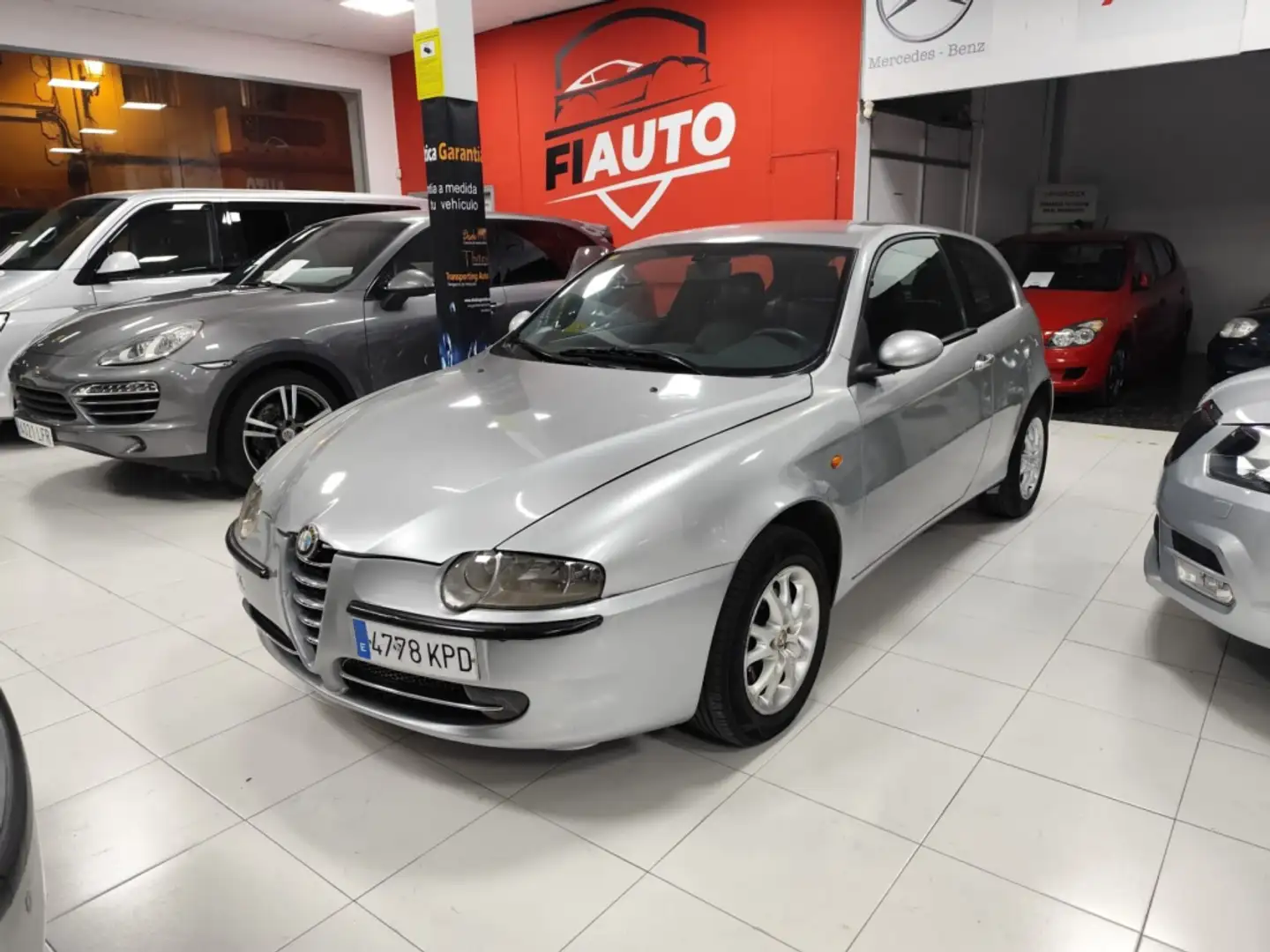 Alfa Romeo 147 1.6 TS Distinctive Plateado - 1