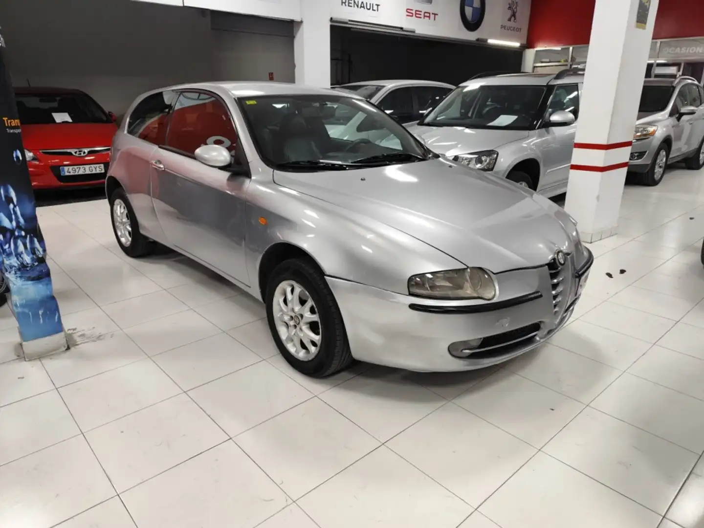 Alfa Romeo 147 1.6 TS Distinctive Plateado - 2