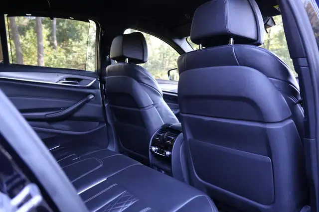 BMW 5 Series view 22
