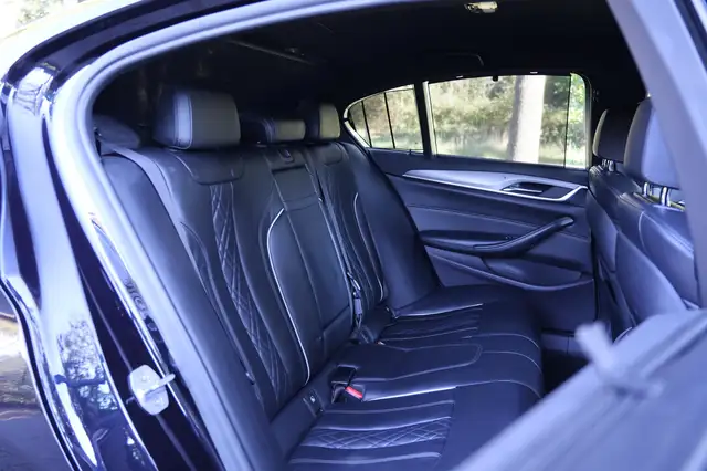 BMW 5 Series view 25