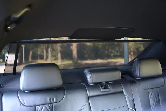 BMW 5 Series view 26