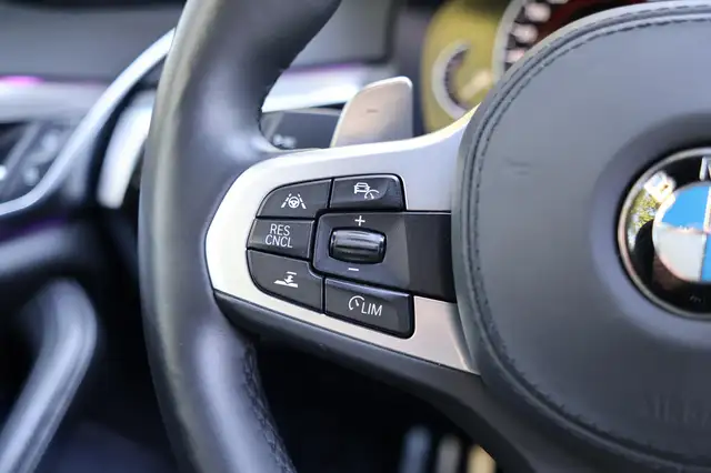 BMW 5 Series view 29