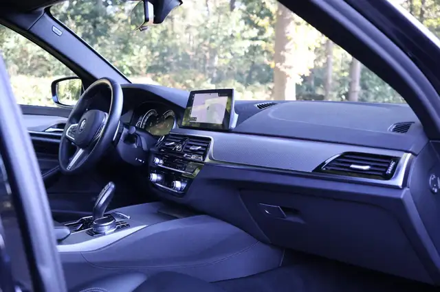 BMW 5 Series view 16