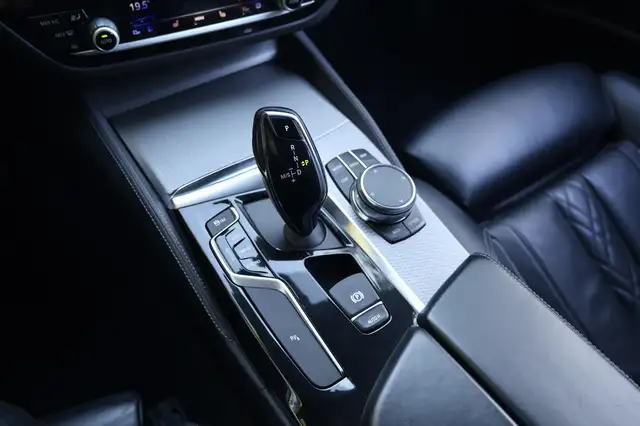 BMW 5 Series view 20