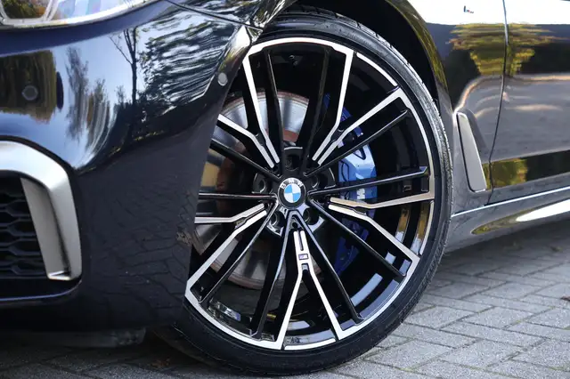 BMW 5 Series view 7