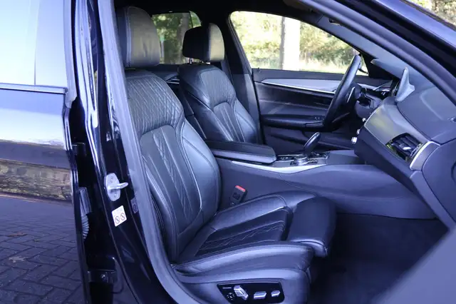 BMW 5 Series view 17