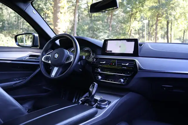 BMW 5 Series view 18