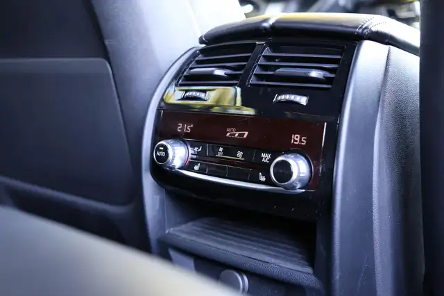 BMW 5 Series view 23
