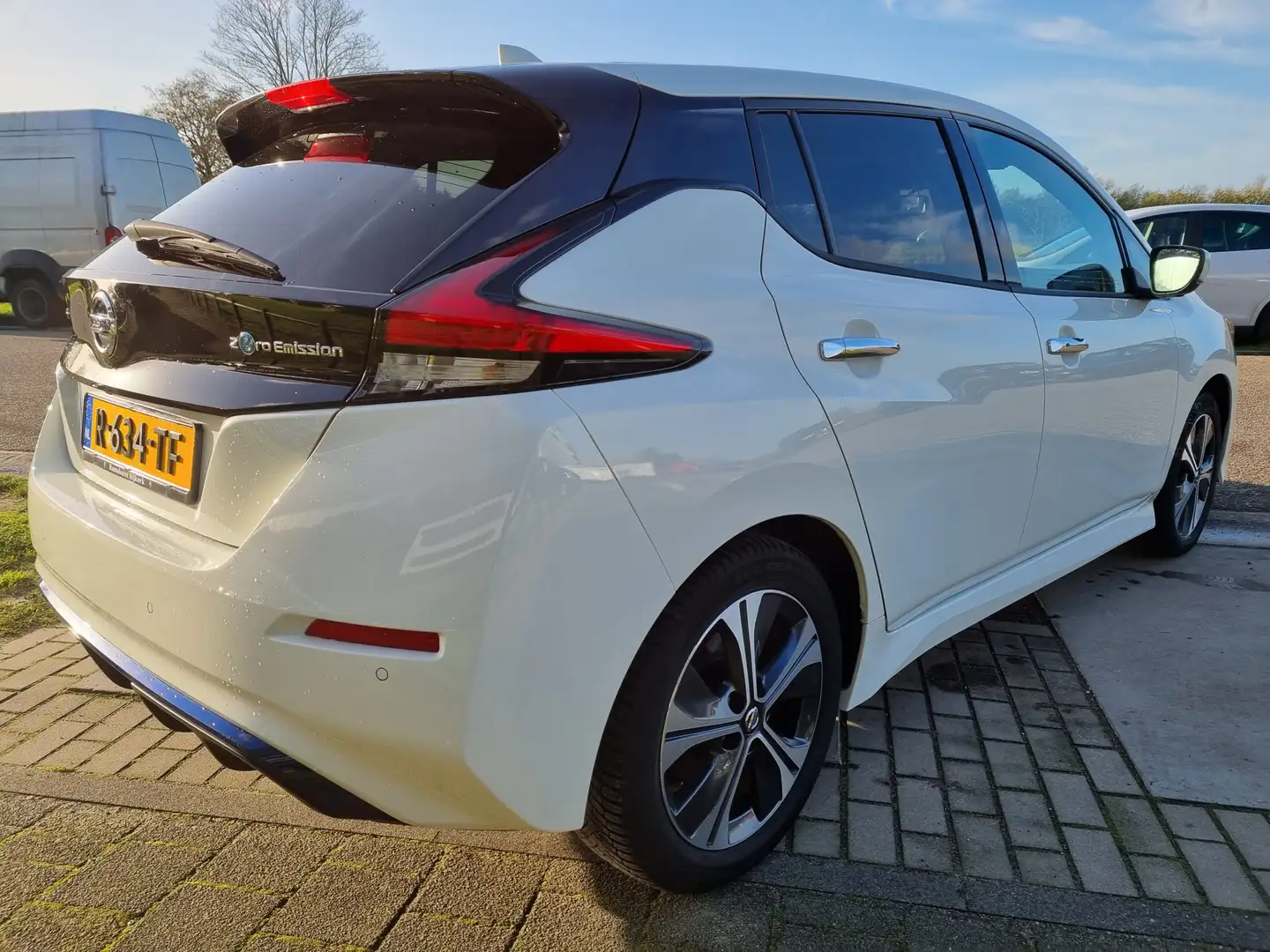 Nissan Leaf N-Connecta 40 kWh / Navi / Climate / Camera / Park Wit - 2