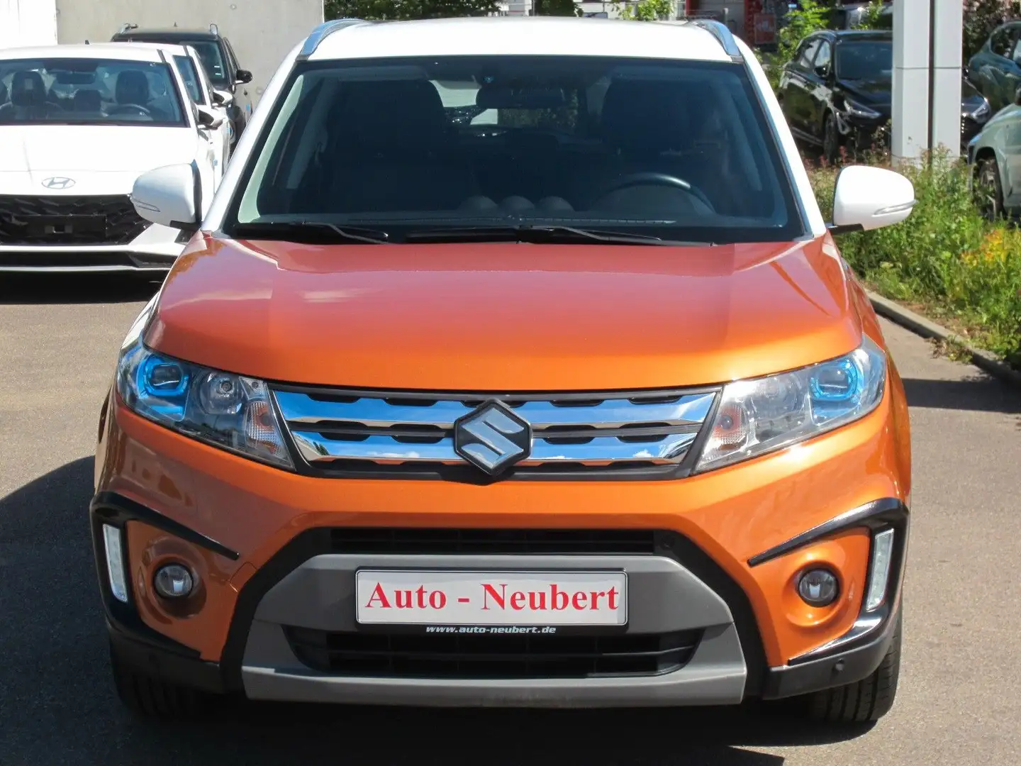 Suzuki Vitara 1.6 Club *AHK*LEDER*NAVI*PDC*SHZ* Oranje - 1