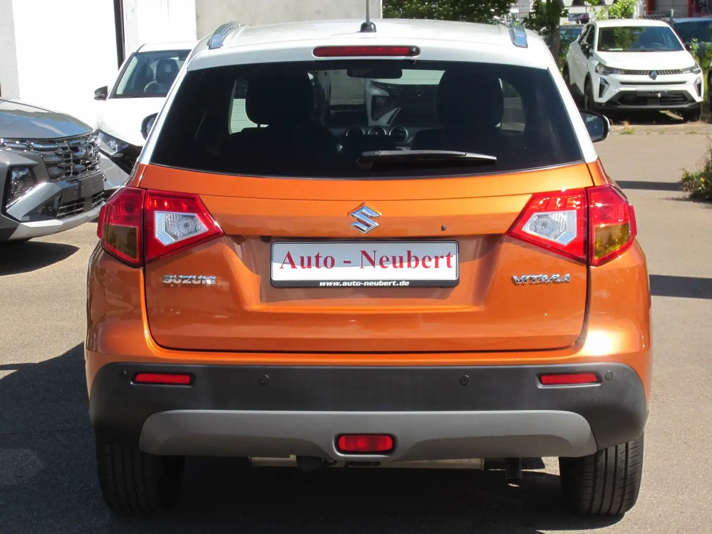 Suzuki Vitara 1.6 Club *AHK*LEDER*NAVI*PDC*SHZ* Oranje - 2
