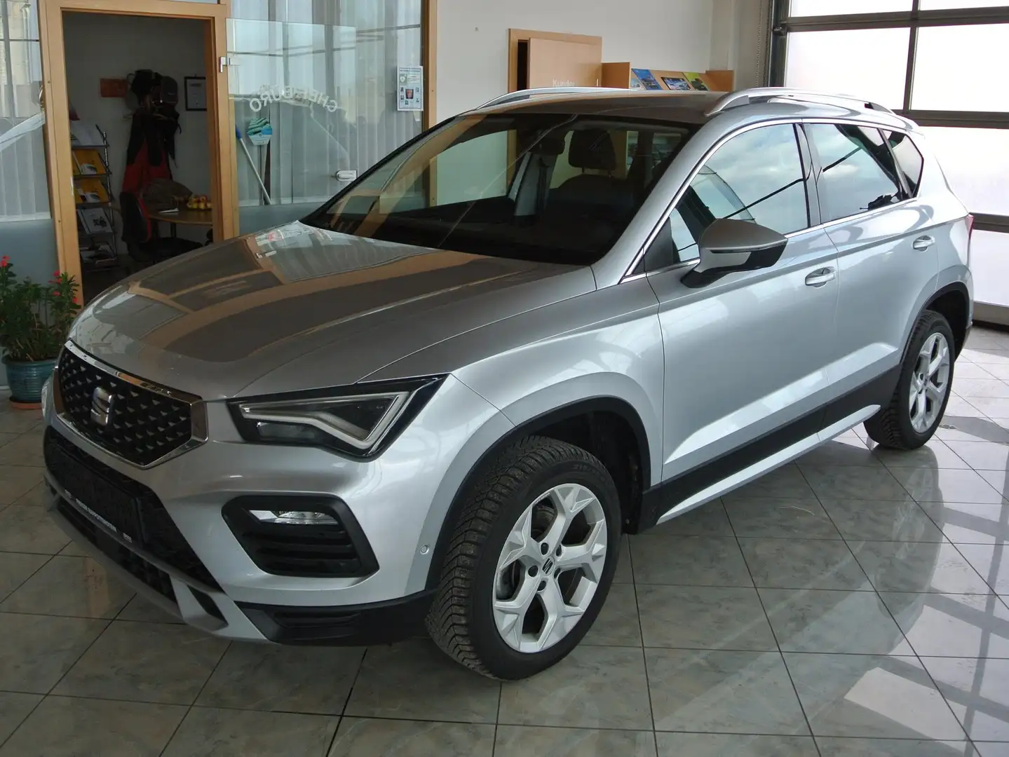 SEAT Ateca Xperience 2,0 TDI DSG *LED/KAMERA/NAVI/APP/SHZG* Silber - 1