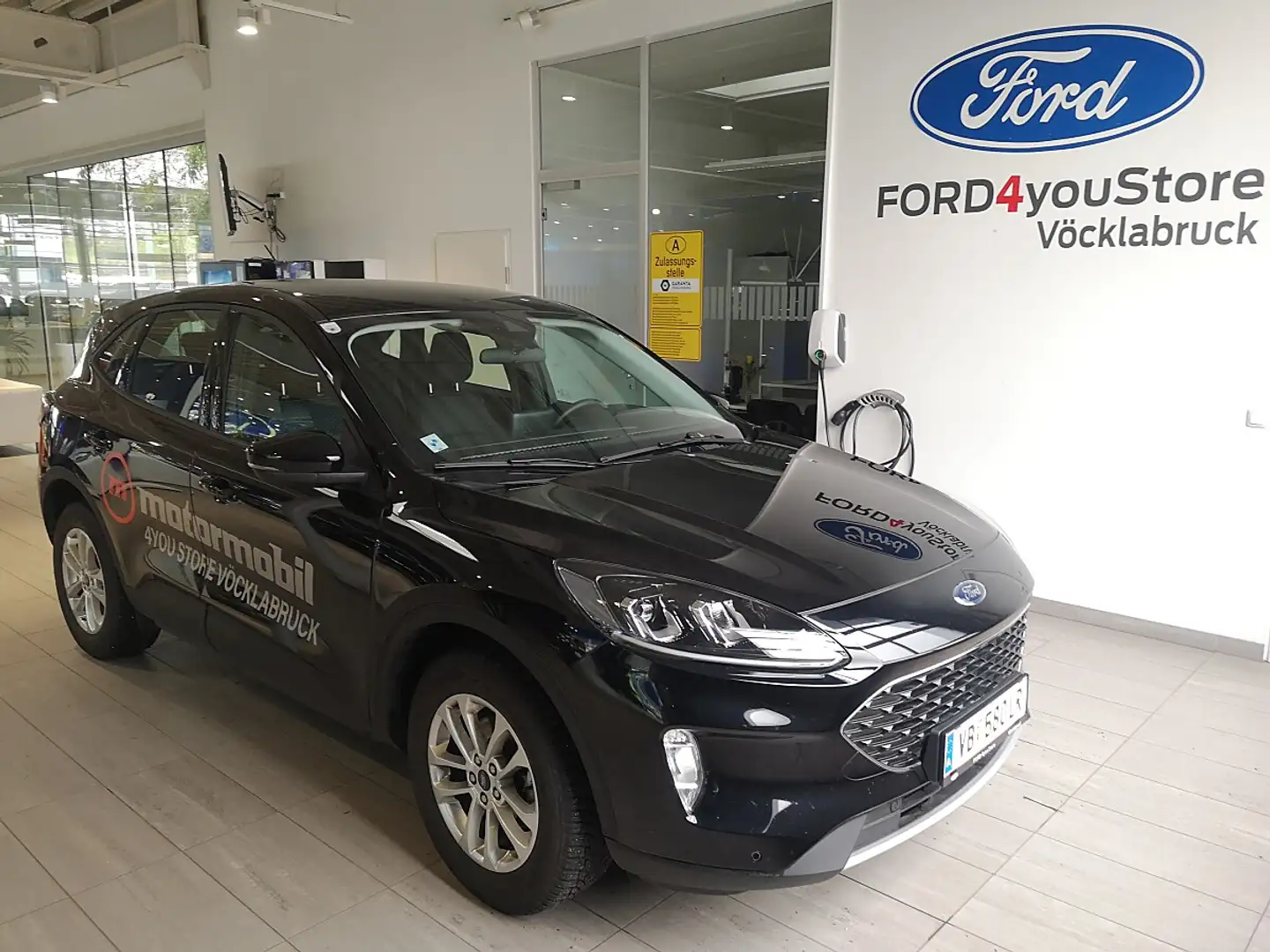 Ford Kuga 2,0 EcoBlue Hybrid Cool & Connect Aut. Schwarz - 1