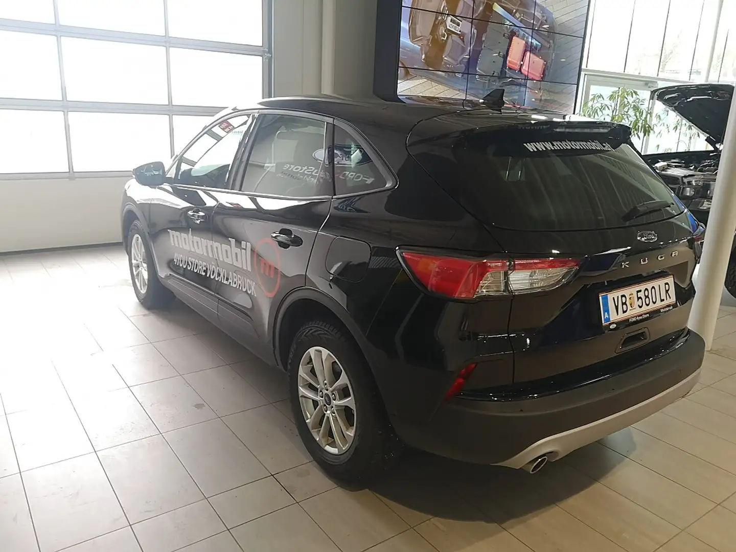 Ford Kuga 2,0 EcoBlue Hybrid Cool & Connect Aut. Schwarz - 2