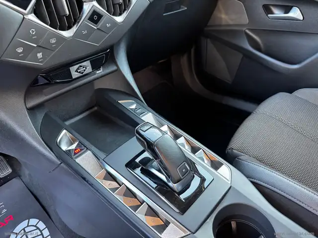 DS Automobiles DS 3 Crossback view 8