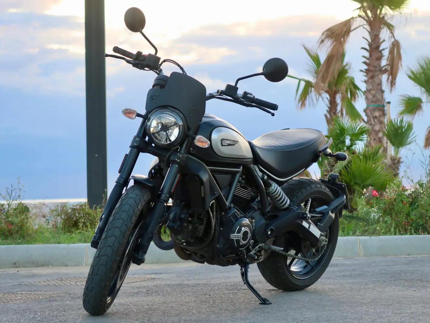 Ducati Scrambler Icon Dark Negru - 1
