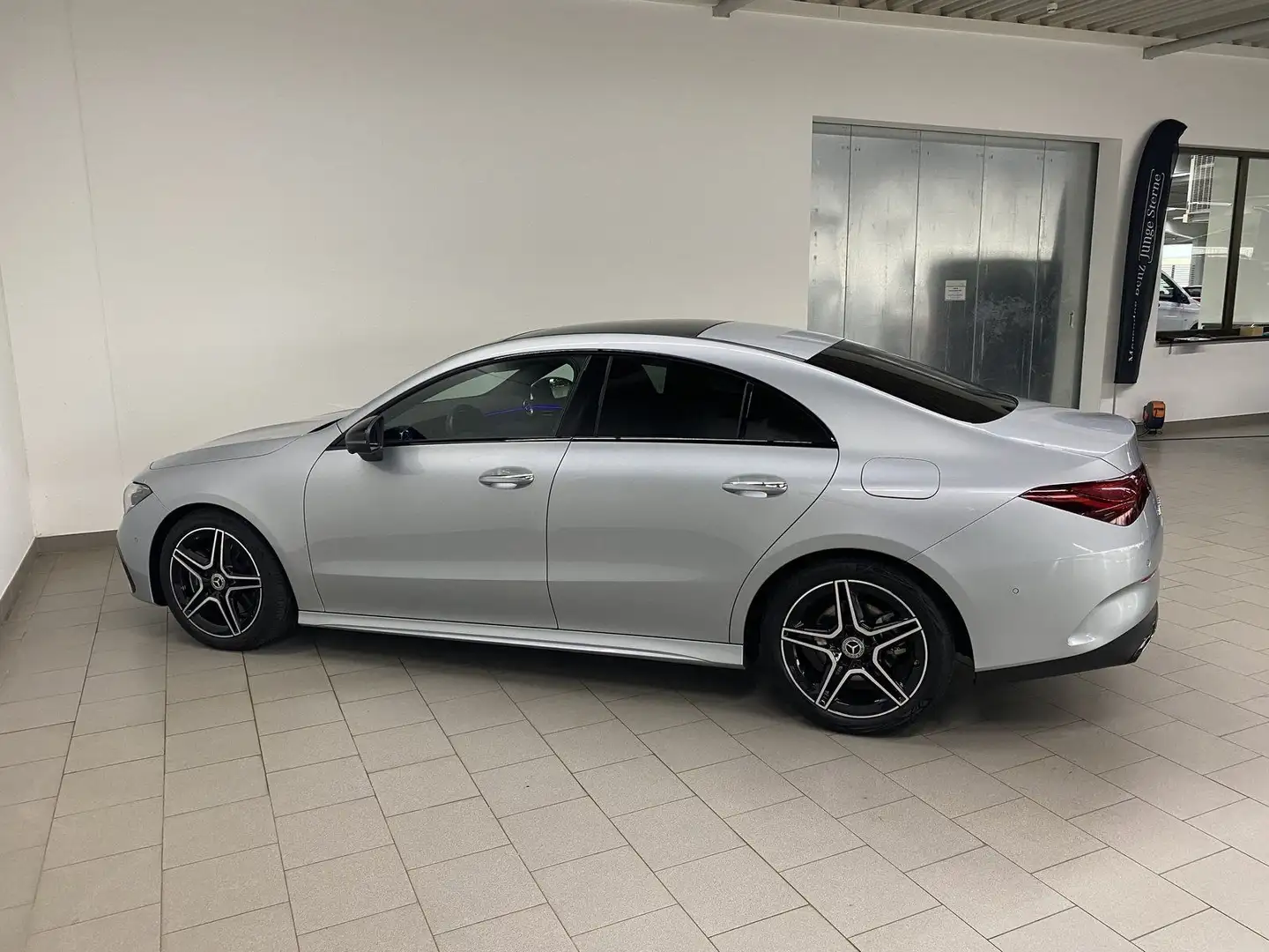 Mercedes-Benz CLA 220 d Coupé AMG+NIGHT+MULTILED+DIST+PANO+AHK Silber - 2