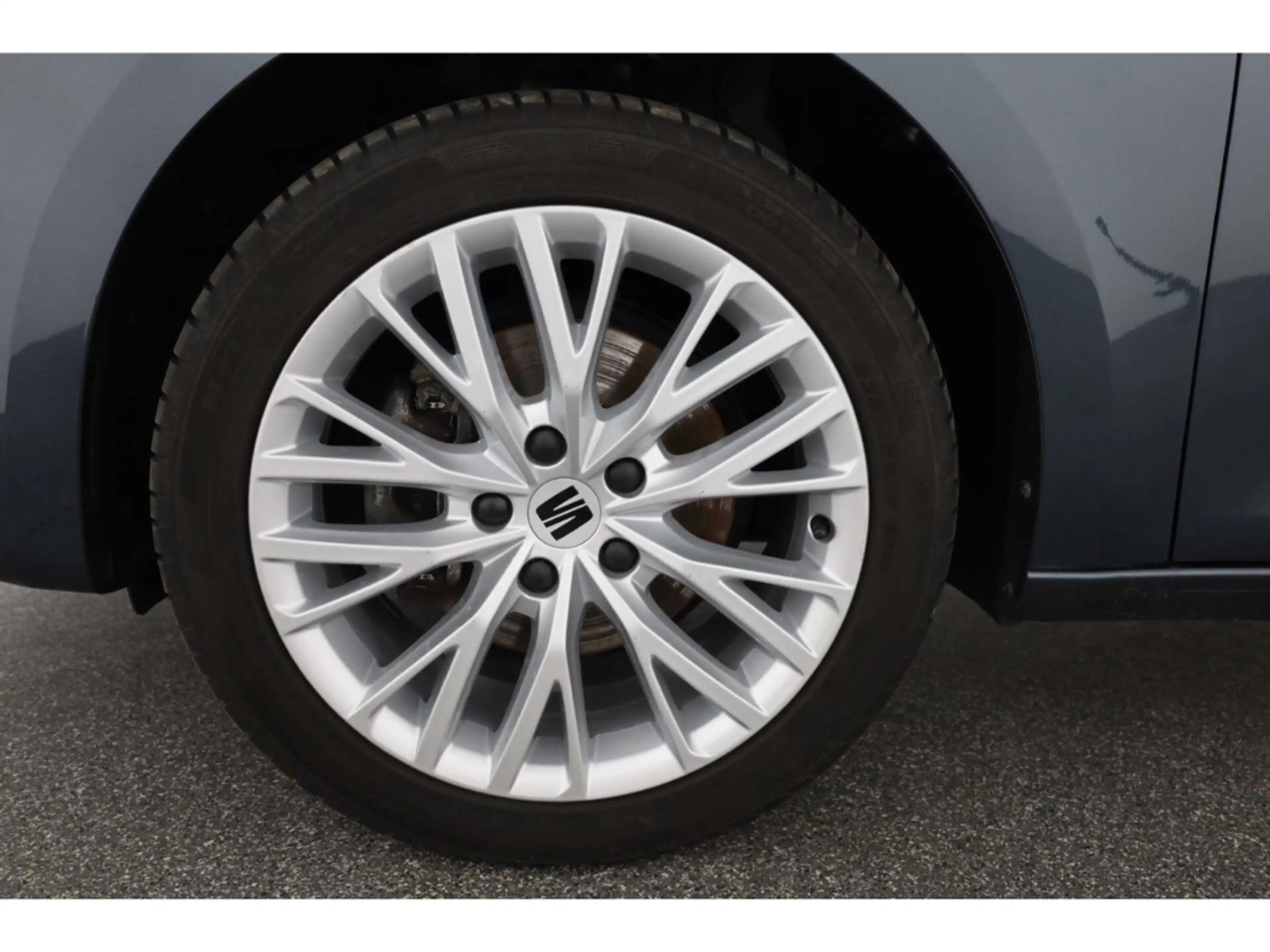 SEAT Leon Sportstourer 1.5 eTSI XCELLENCE — photo 8