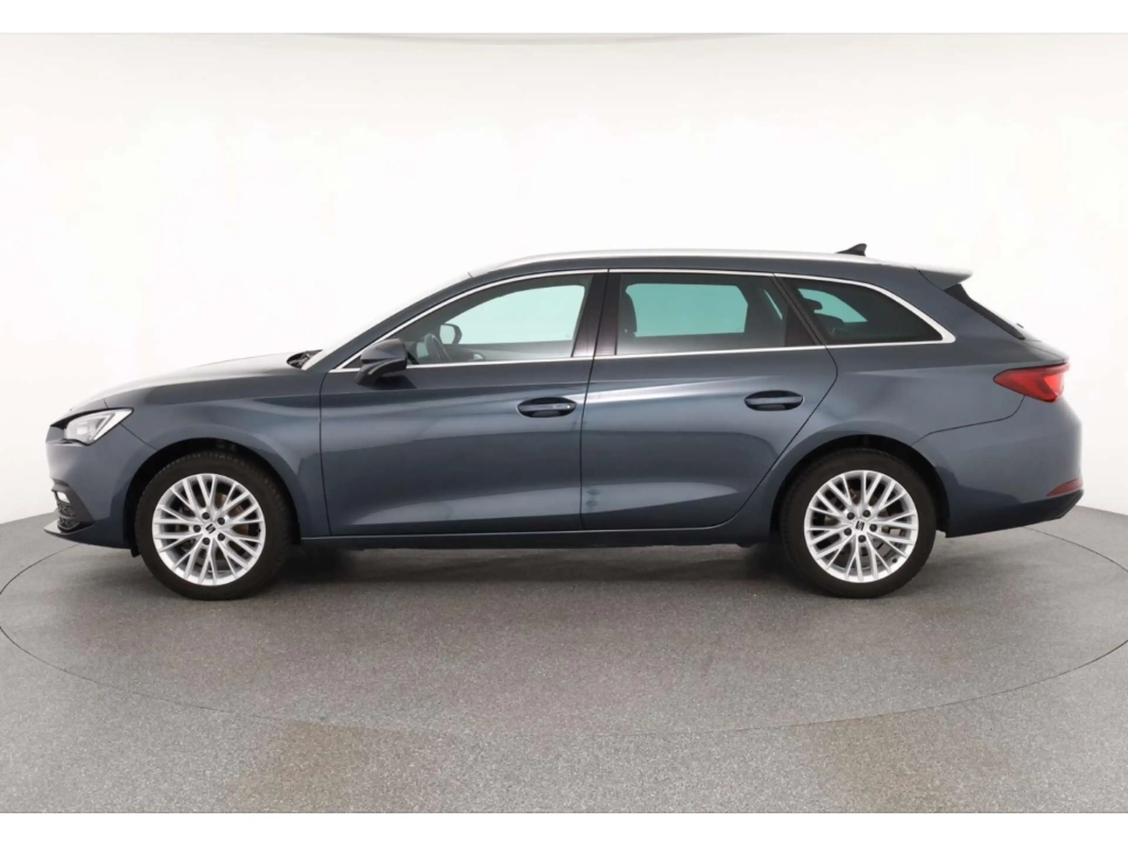 SEAT Leon Sportstourer 1.5 eTSI XCELLENCE — photo 5