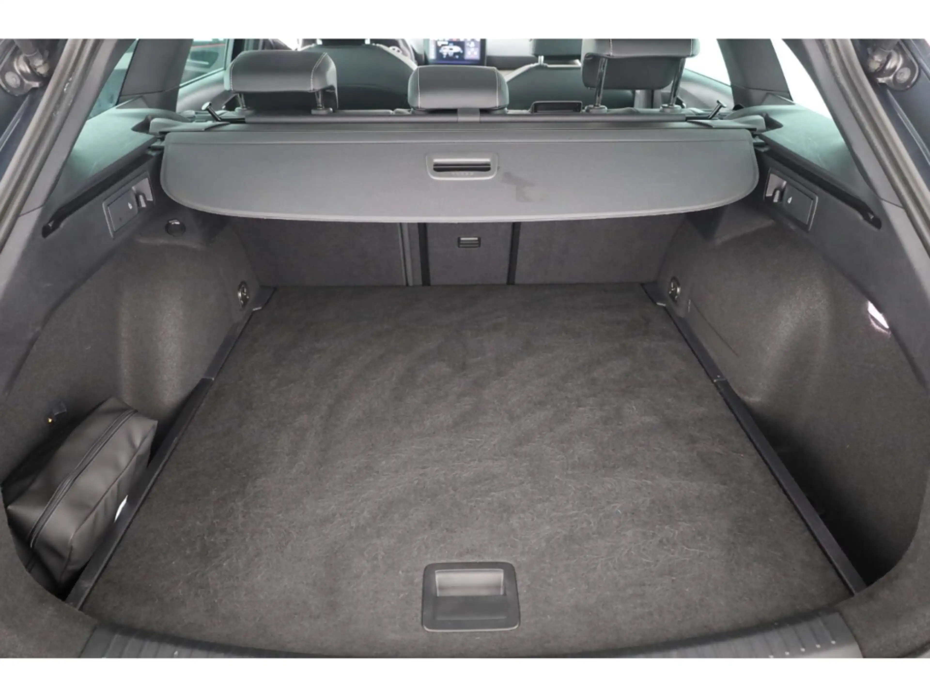 SEAT Leon Sportstourer 1.5 eTSI XCELLENCE — photo 12