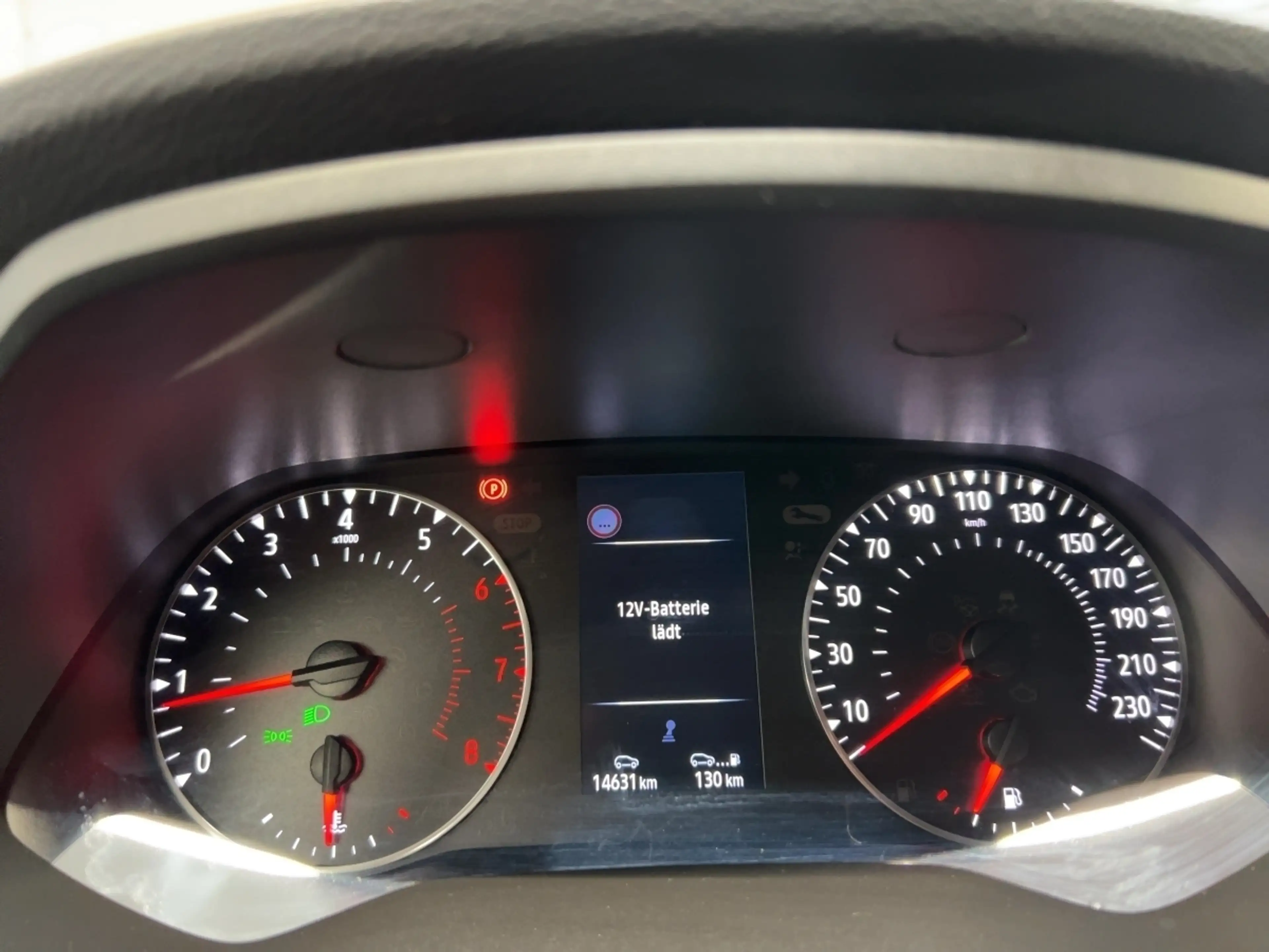 Renault Captur EVOLUTION TCe 140 Apple CarPlay SHZ PDC BT — photo 13