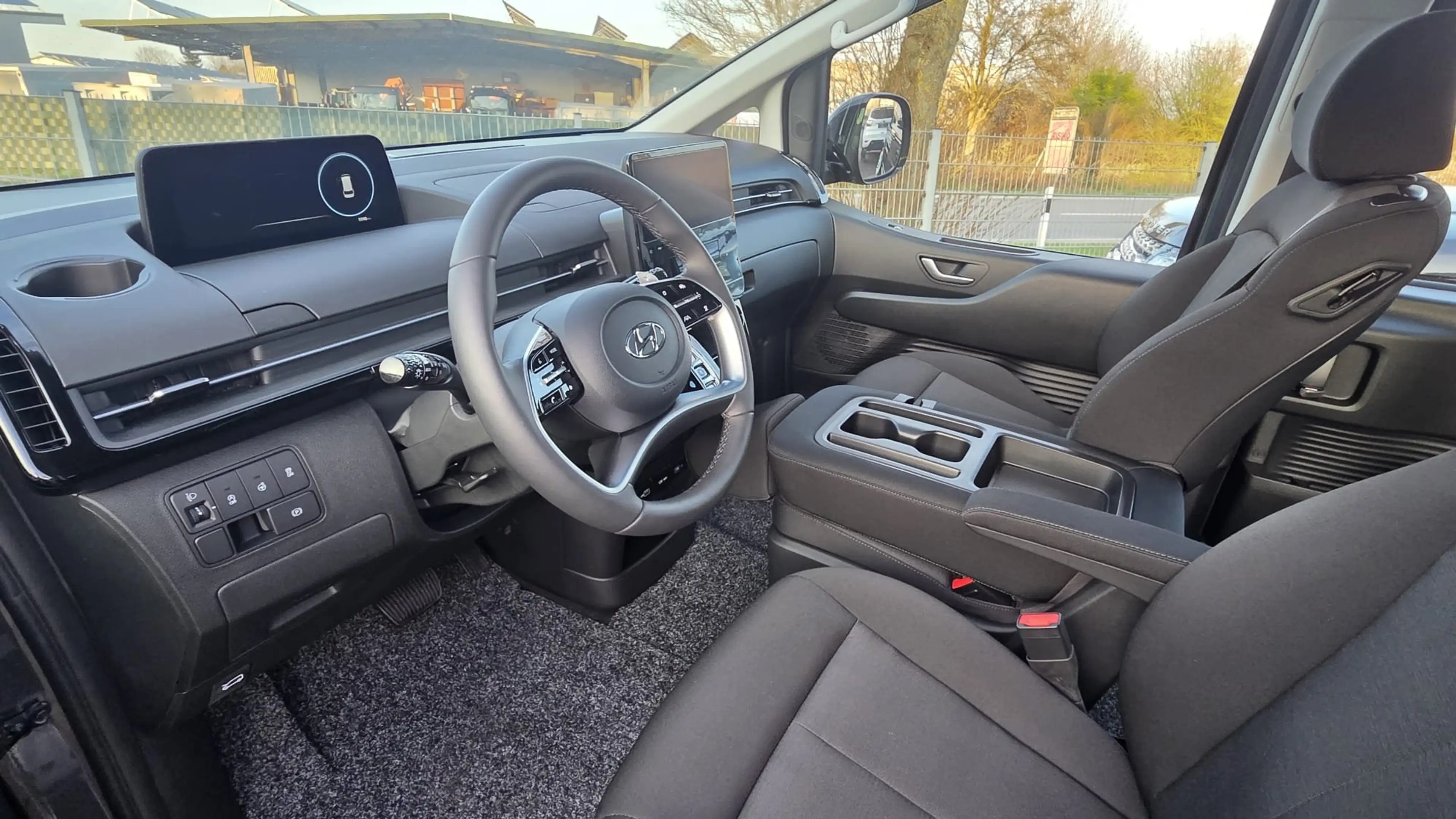 Hyundai STARIA Trend 2WD 9 Sitzer Anhängerkupplung — photo 7
