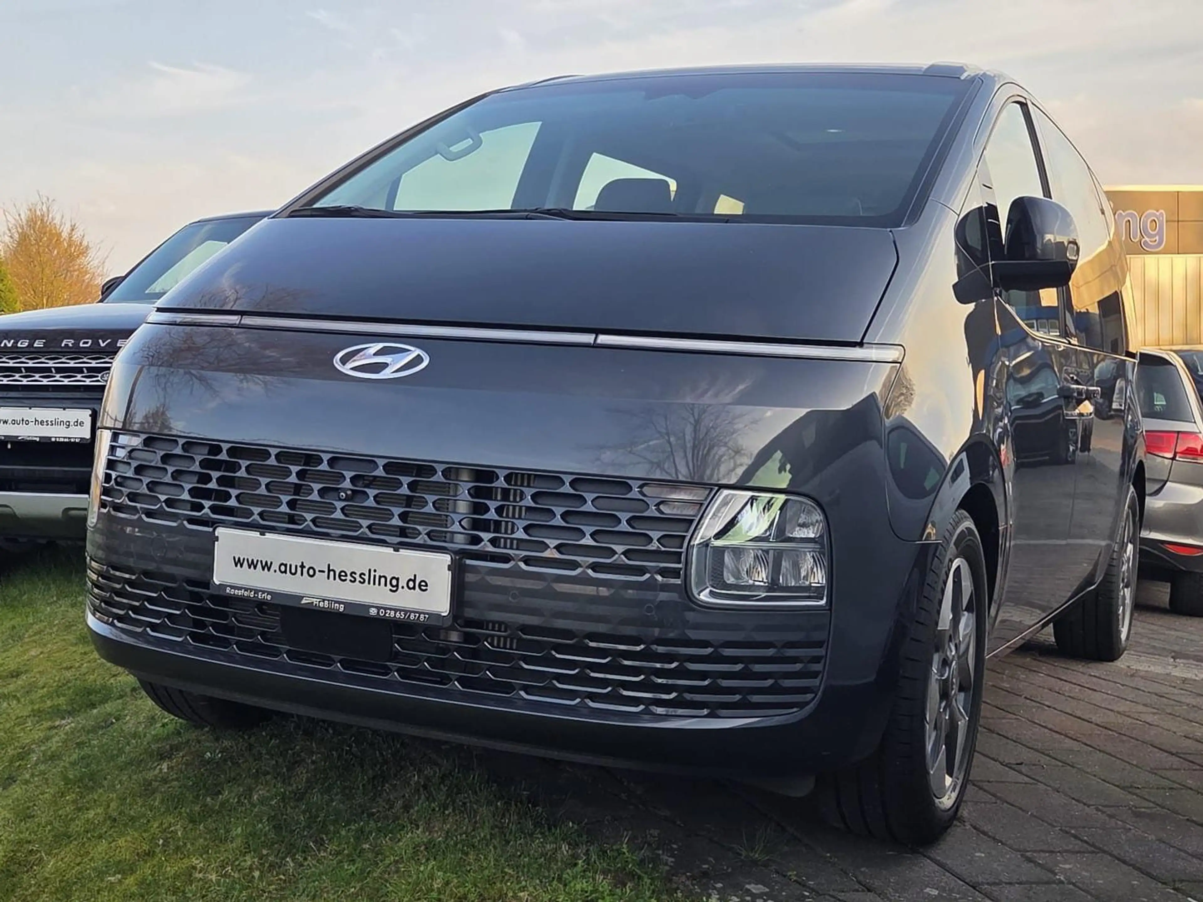 Hyundai STARIA Trend 2WD 9 Sitzer Anhängerkupplung — photo 2