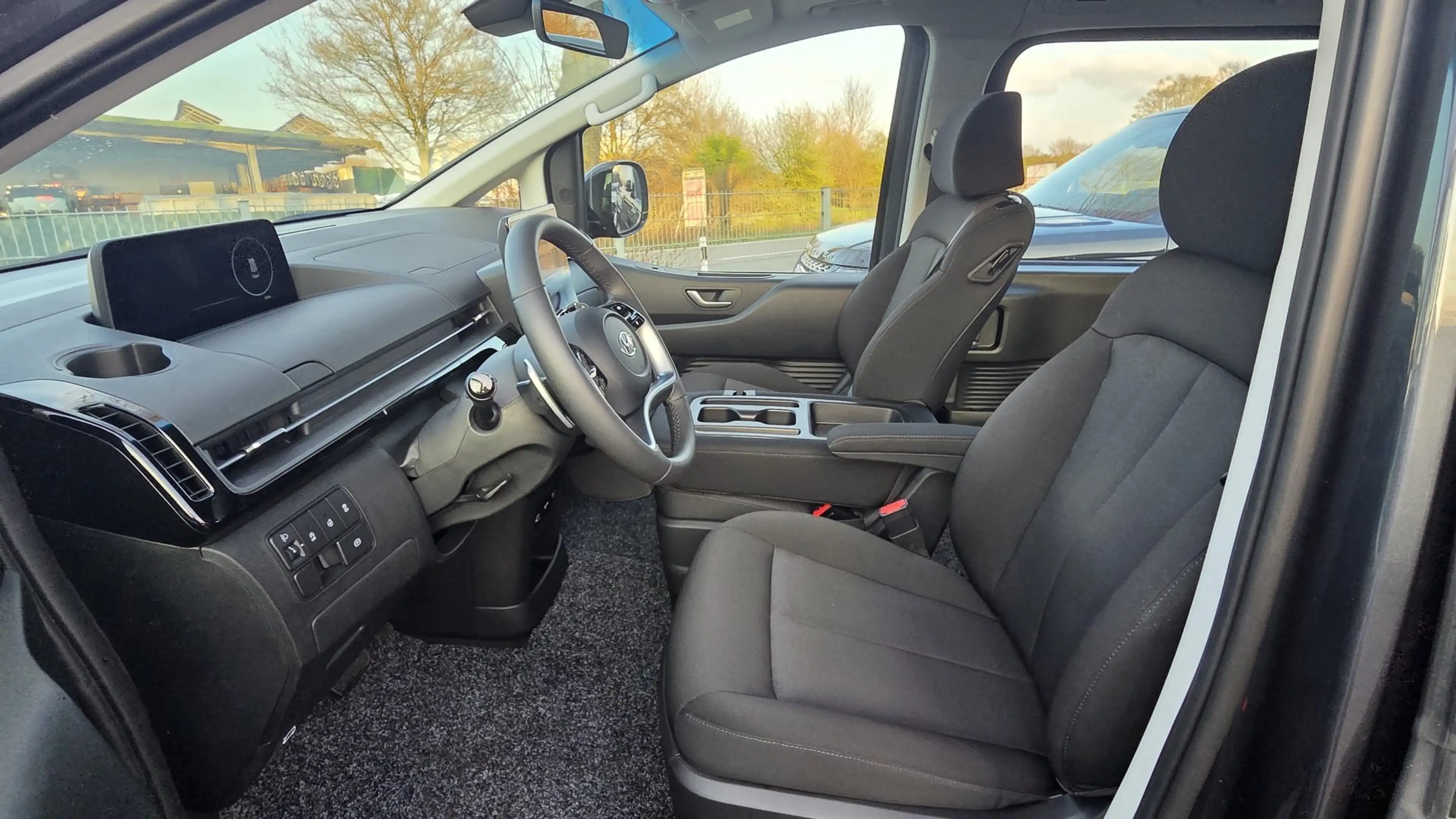 Hyundai STARIA Trend 2WD 9 Sitzer Anhängerkupplung — photo 8
