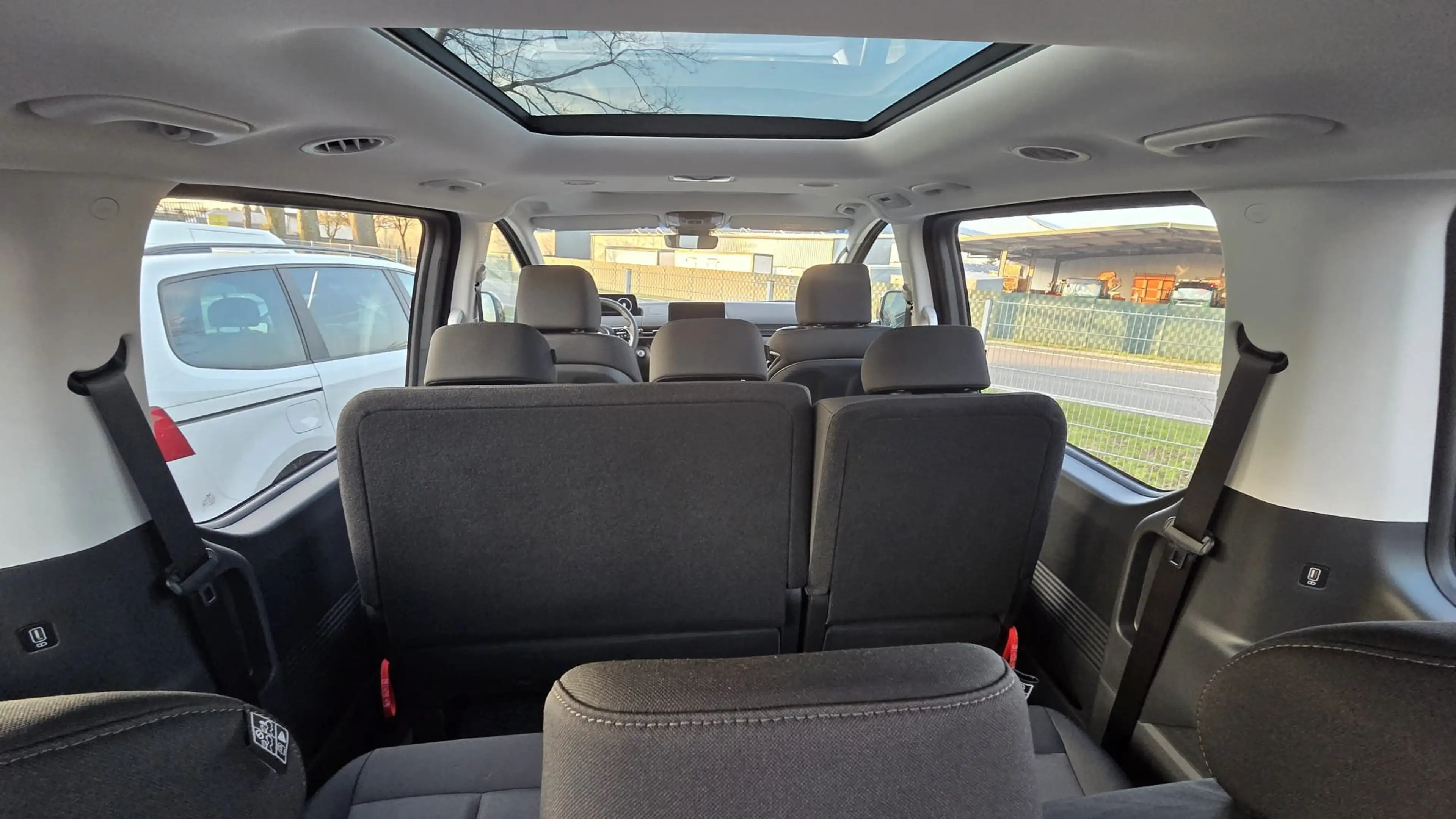 Hyundai STARIA Trend 2WD 9 Sitzer Anhängerkupplung — photo 14