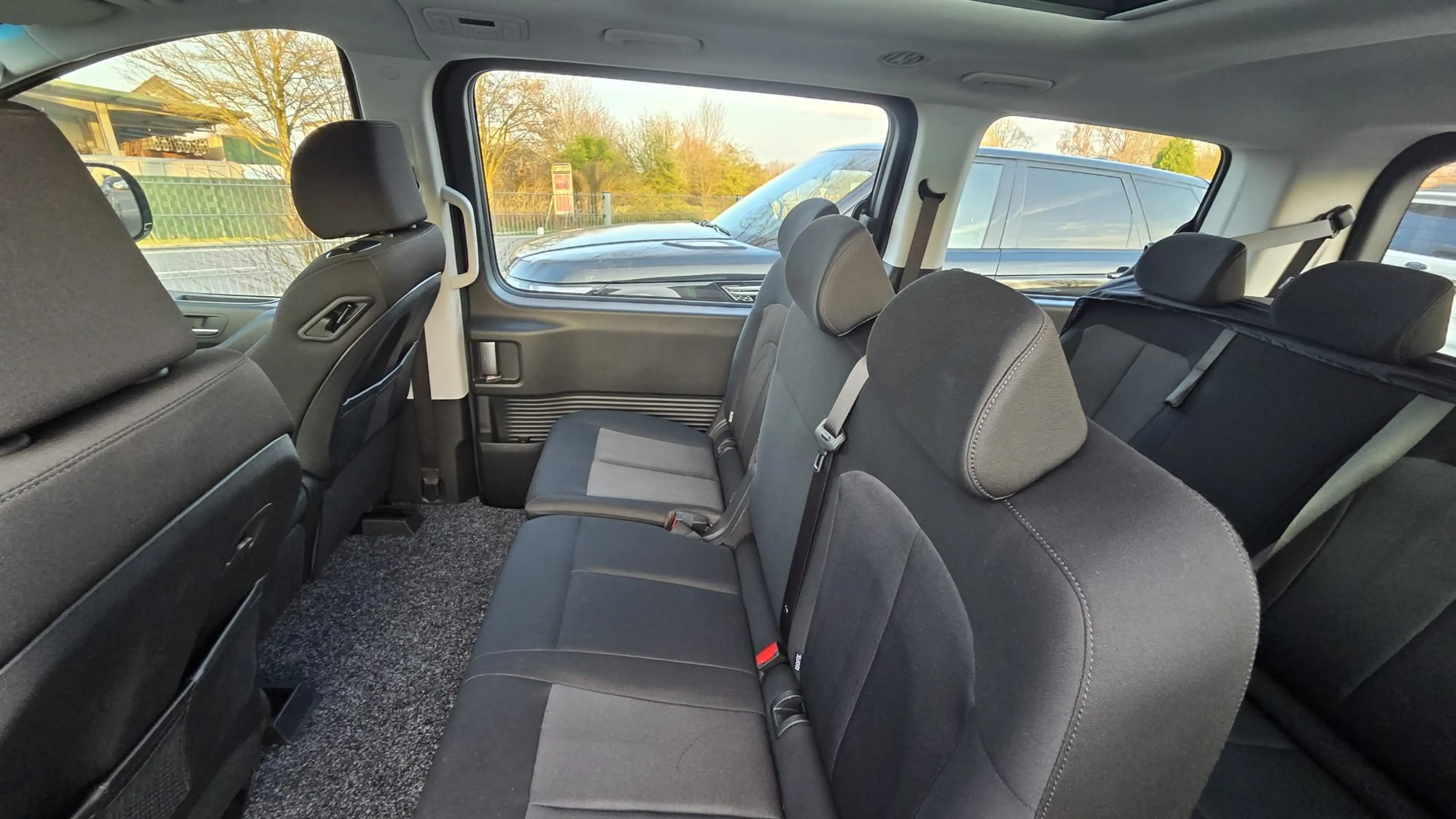 Hyundai STARIA Trend 2WD 9 Sitzer Anhängerkupplung — photo 12