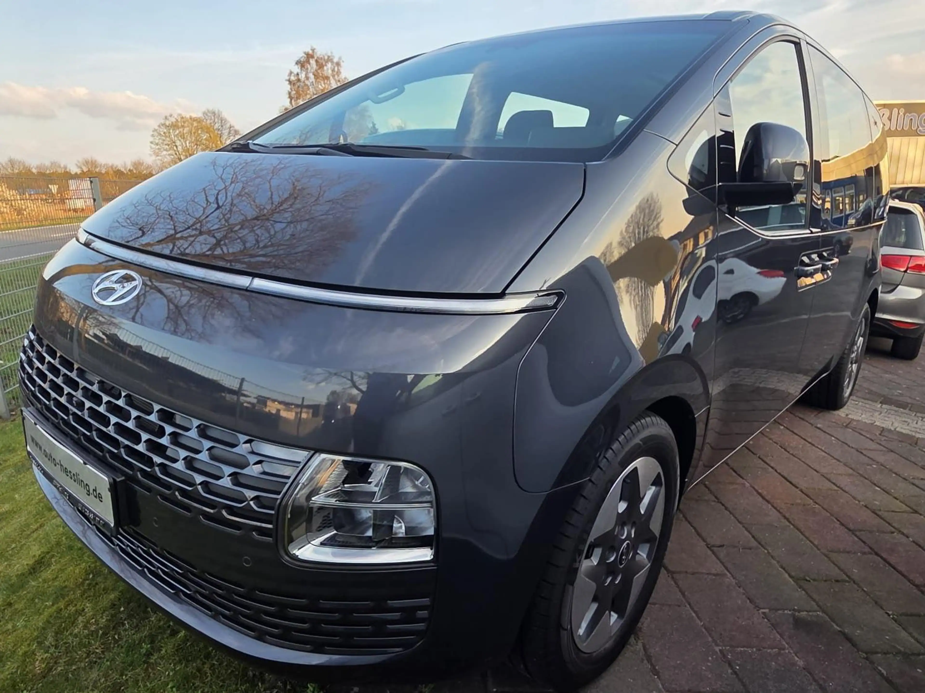 Hyundai STARIA Trend 2WD 9 Sitzer Anhängerkupplung — photo 11