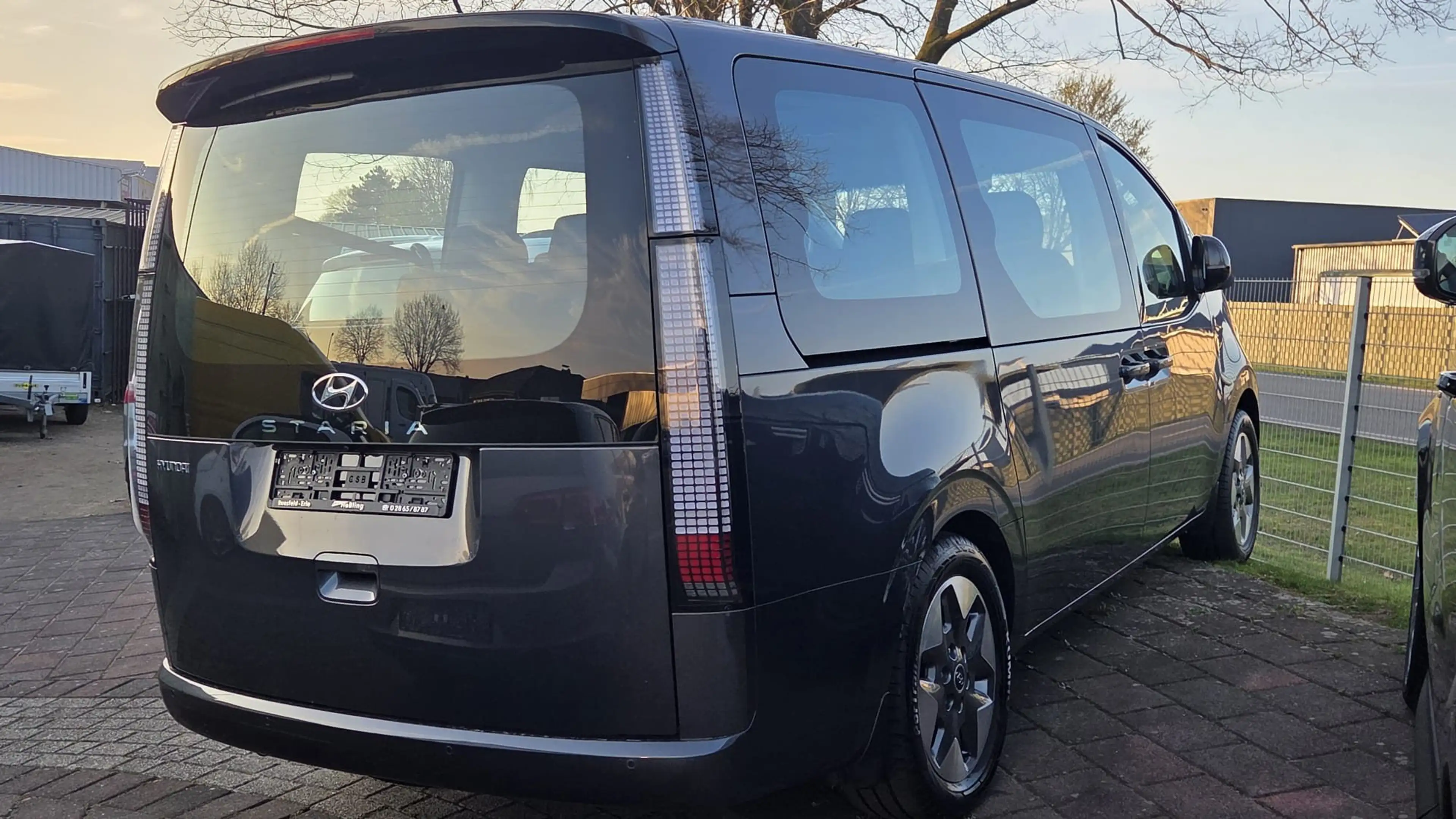Hyundai STARIA Trend 2WD 9 Sitzer Anhängerkupplung — photo 5
